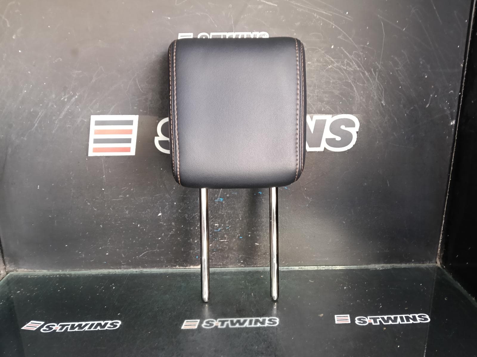 Used auto part listing image: 2018 TOYOTA KLUGER HEADREST XU50 SERIES, LH REAR 3RD ROW, LEATHER, BLACK, 03/14-02/21 0000415342