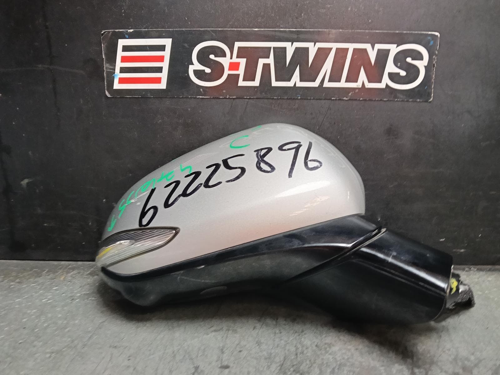 Used auto part listing image: 2022 HYUNDAI SANTA FE RIGHT DOOR MIRROR TM, POWER FOLD, W/ AUTO DIPPING TYPE, 10/20-10/23 0000415790