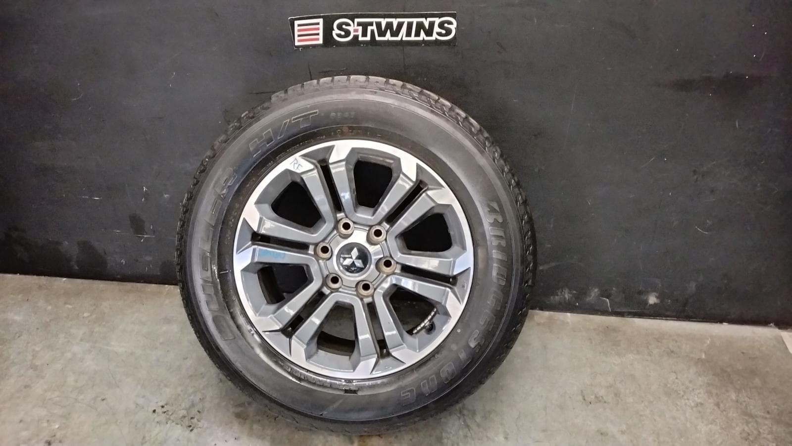 Used auto part listing image: 2022 MITSUBISHI TRITON WHEEL MAG FACTORY, 18X7.5IN, SILVER, MR, 07/19-10/23 0000415767