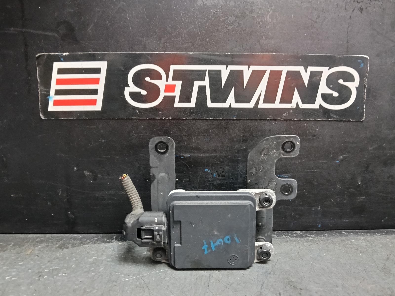 Used auto part listing image: 2022 HYUNDAI SANTA FE REVERSE CAMERA FRONT RADAR SENSOR (MAIN RAINFORCEMENT MOUNTED), TM, 13/20-10/23 0000415793