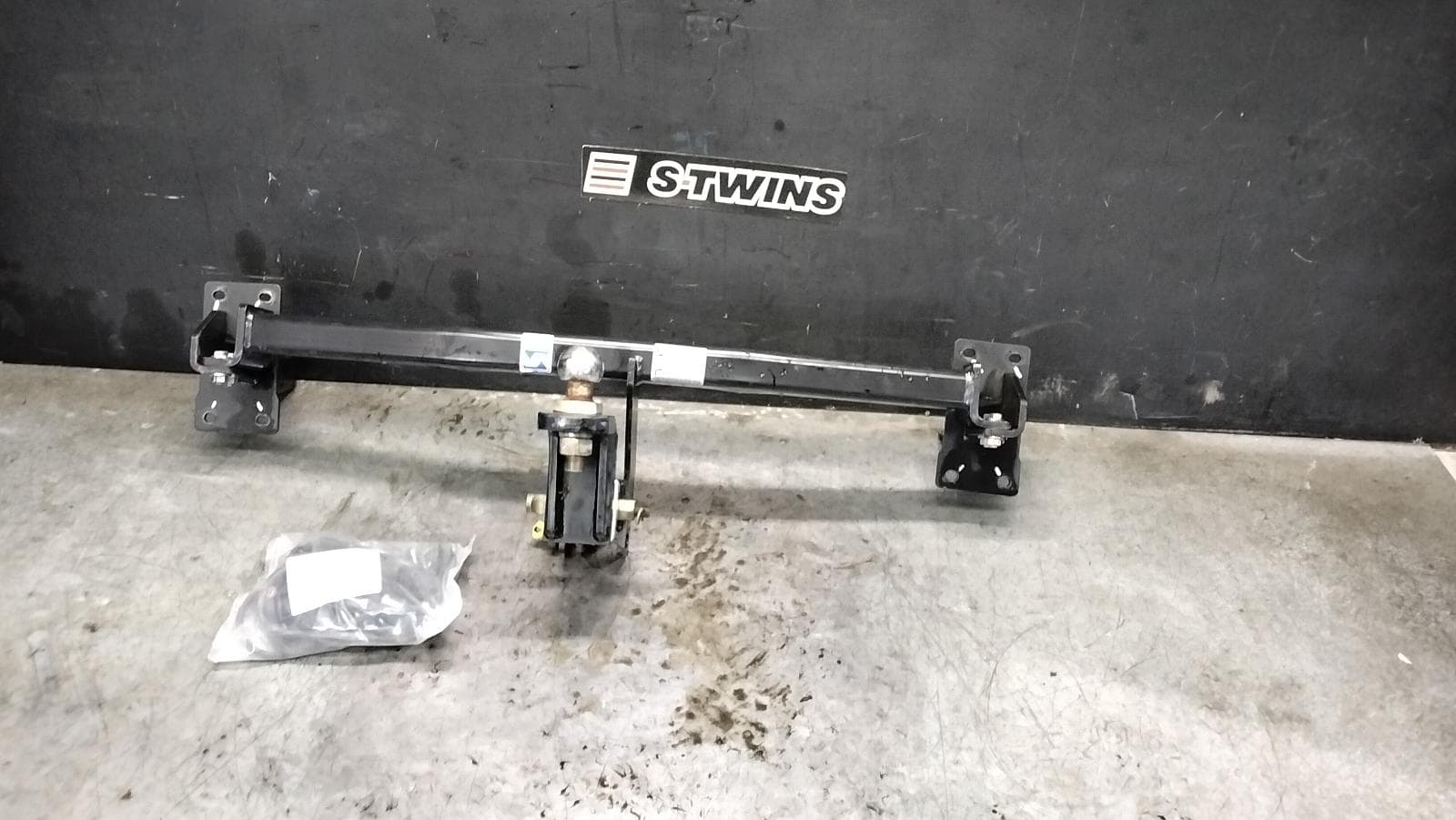Used auto part listing image: 2017 HONDA CIVIC TOWBAR 10TH GEN, 05/16-08/21 0000415805