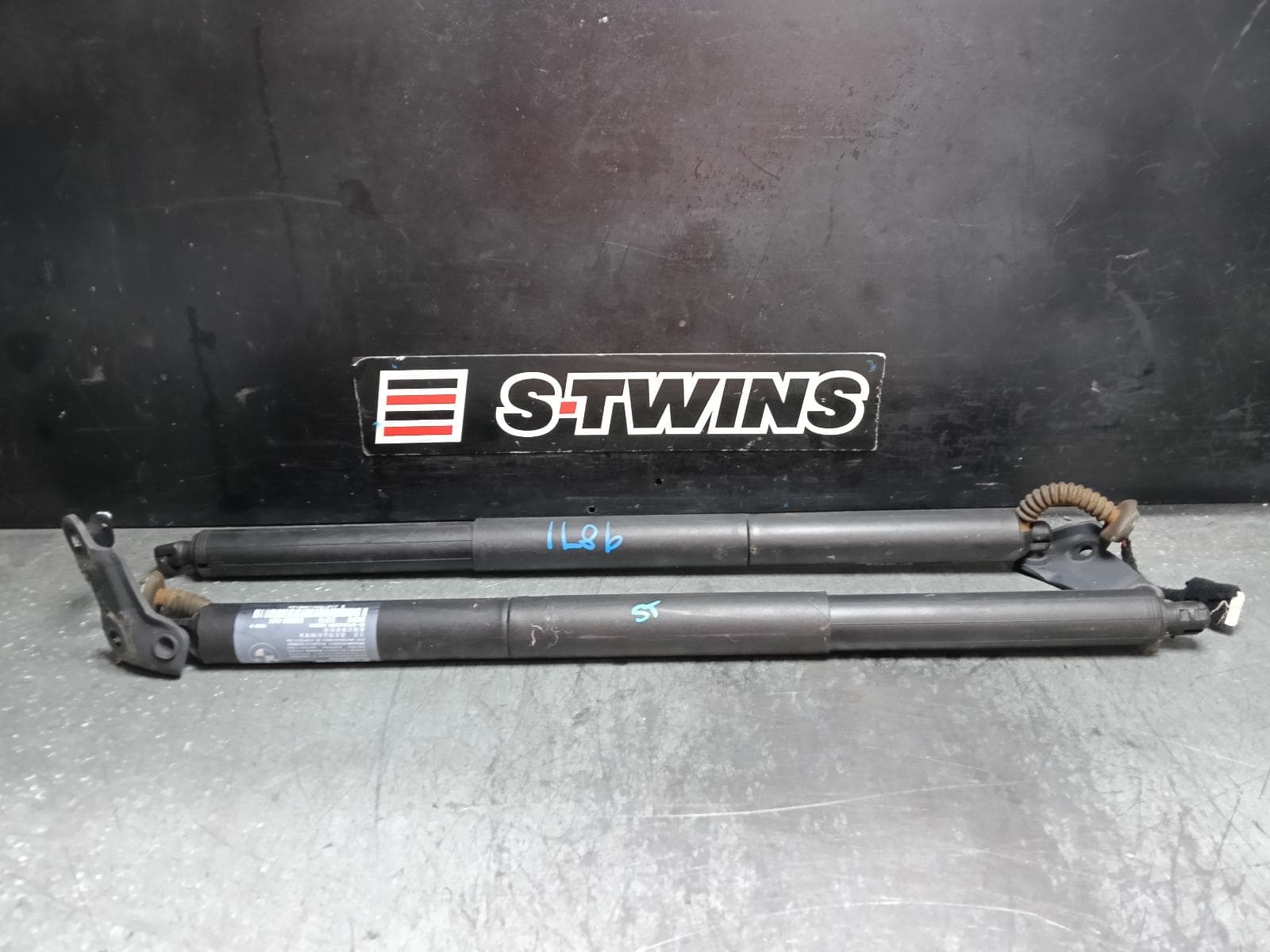Used auto part listing image: 2017 BMW X1 HATCH STRUT F48, TAILGATE STRUT (PAIR), 08/15-06/22 0000415806