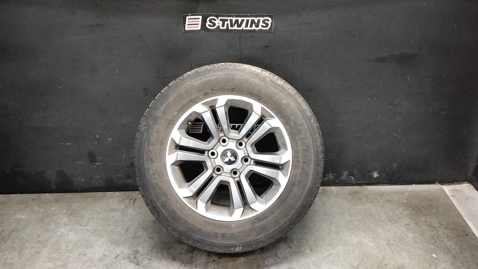 Used auto part listing image: 2022 MITSUBISHI TRITON WHEEL MAG FACTORY, 18X7.5IN, SILVER, MR, 07/19-10/23 0000415768