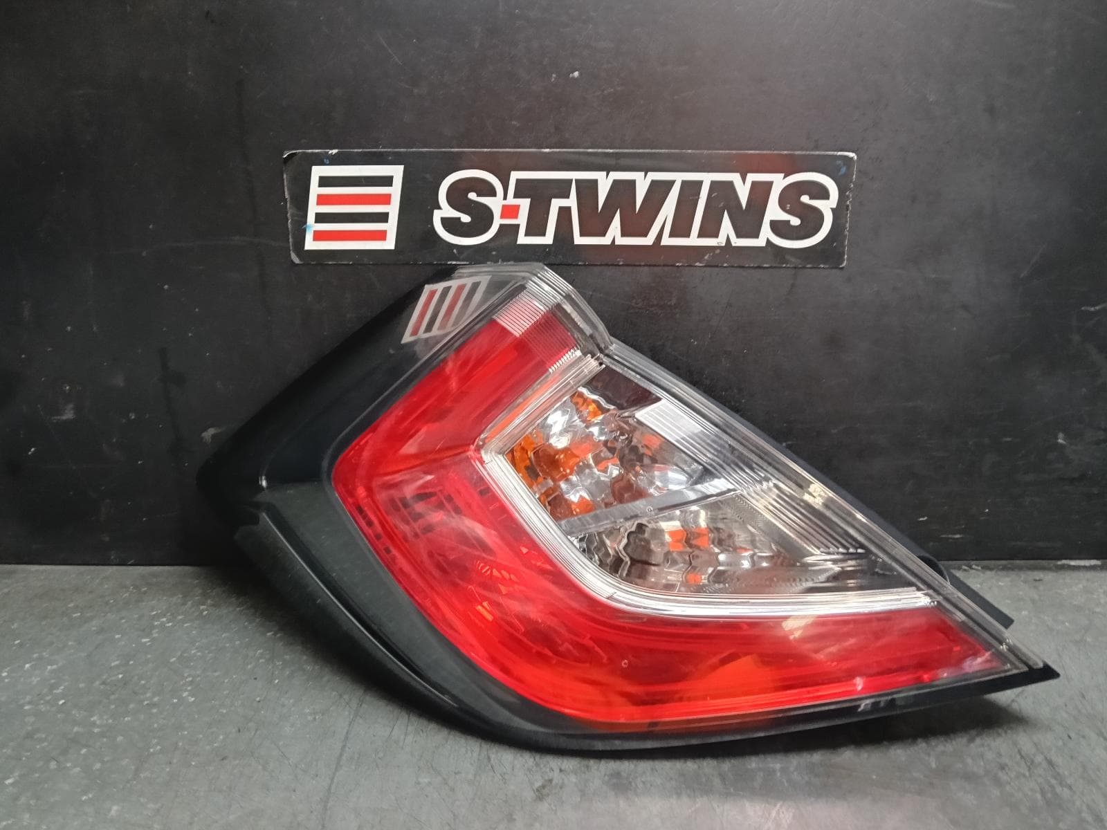 Used auto part listing image: 2017 HONDA CIVIC LEFT TAILLIGHT IN BODY, HATCH, 10TH GEN, LED TYPE, 02/17-08/21 0000415804