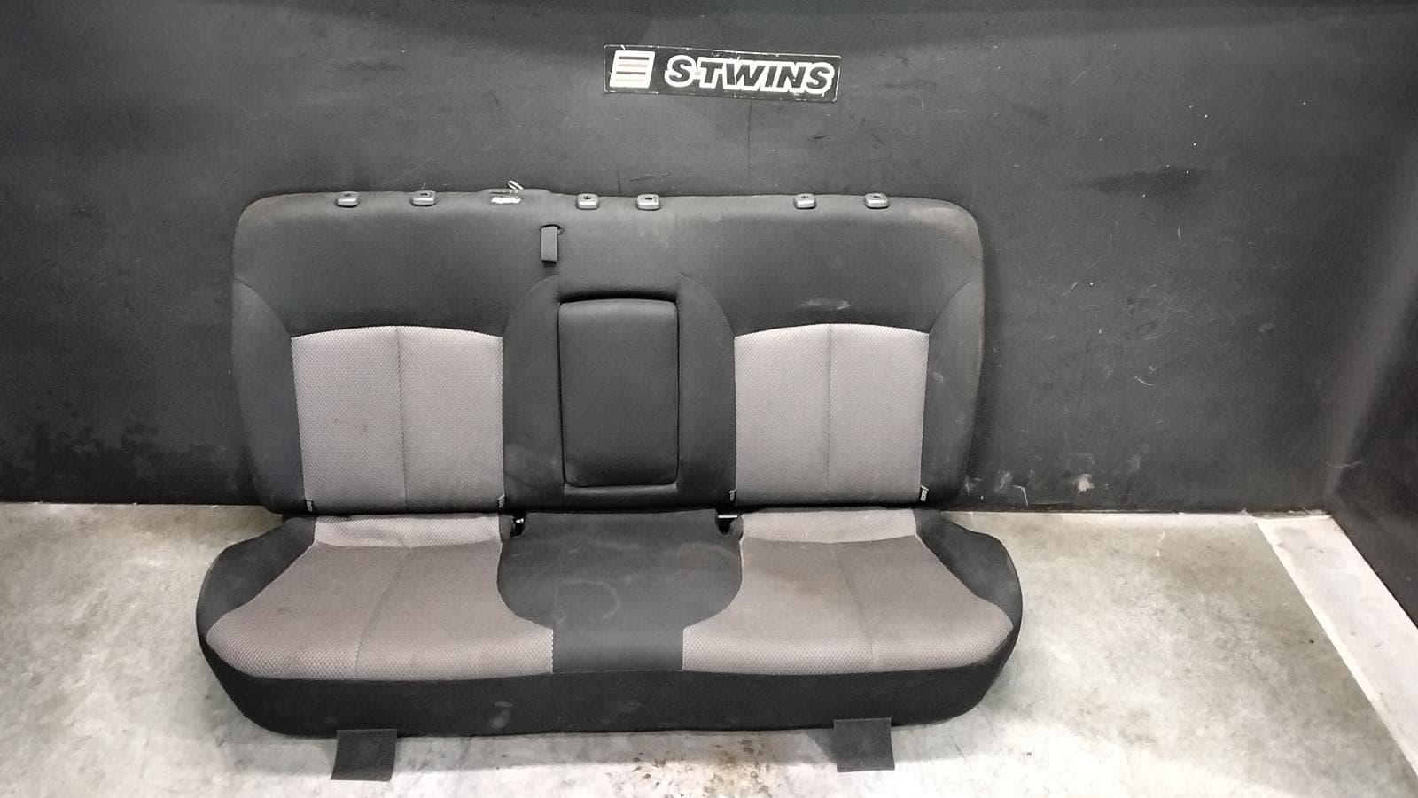 Used auto part listing image: 2022 MITSUBISHI TRITON 2ND SEAT REAR SEAT MQ-MR, DUAL CAB, CLOTH, BLACK W/ DARK GREY INSERTS, 03/15-10/23 0000415774