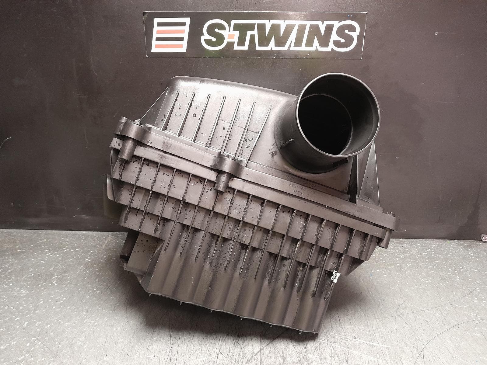 Used auto part listing image: 2021 RAM 1500 AIR CLEANER BOX DT, AIR CLEANER, PETROL, 5.7, HEMI, MHEV, 10/20- 0000368610
