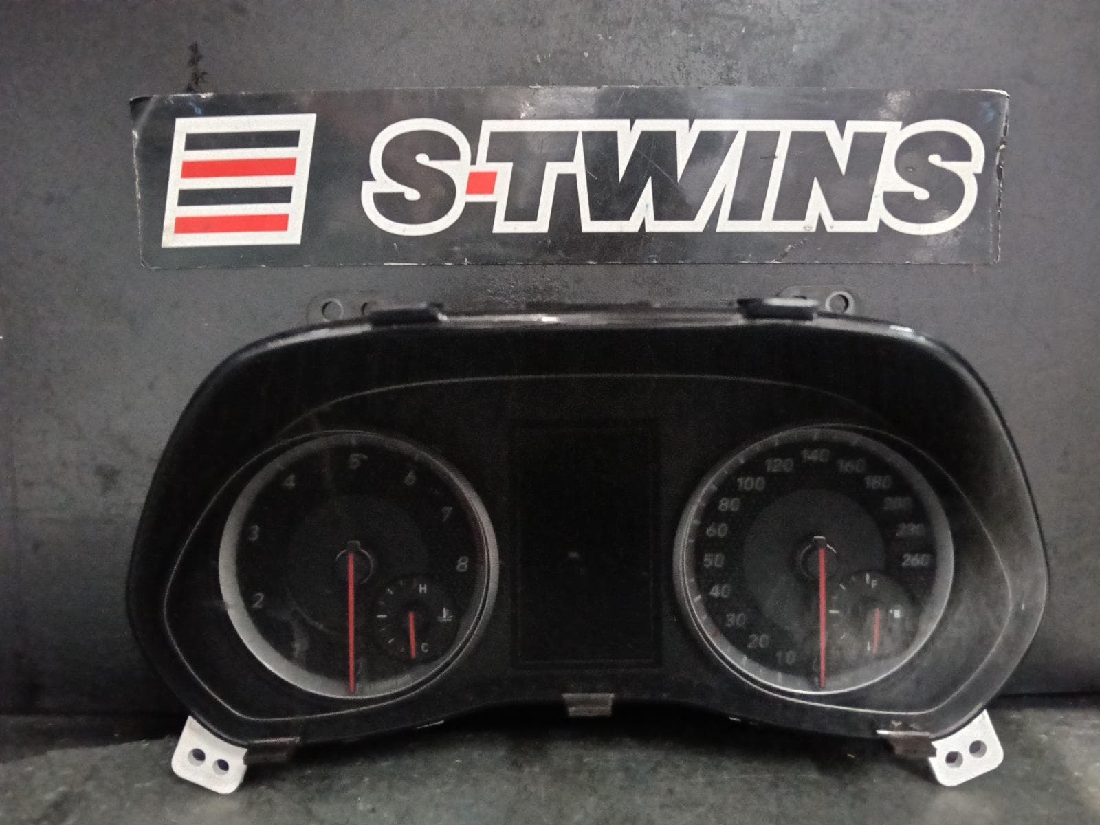 Used auto part listing image: 2020 HYUNDAI VELOSTER INSTRUMENTCLUSTER INSTRUMENT CLUSTER, PETROL, 1.6, AUTO T/M, JS, 06/19-07/21 0000406308