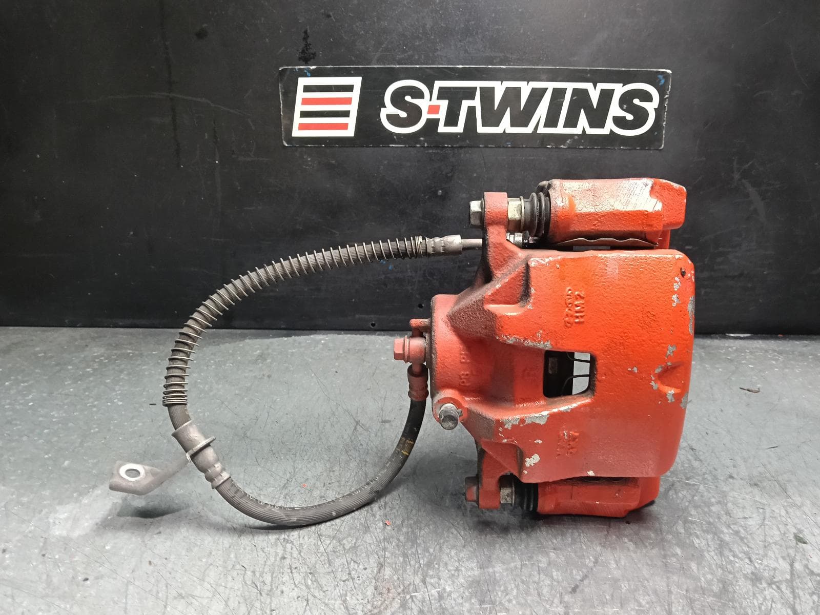 Used auto part listing image: 2020 HYUNDAI VELOSTER CALIPER RH FRONT, TURBO TYPE, JS, 06/19-07/21 0000406320