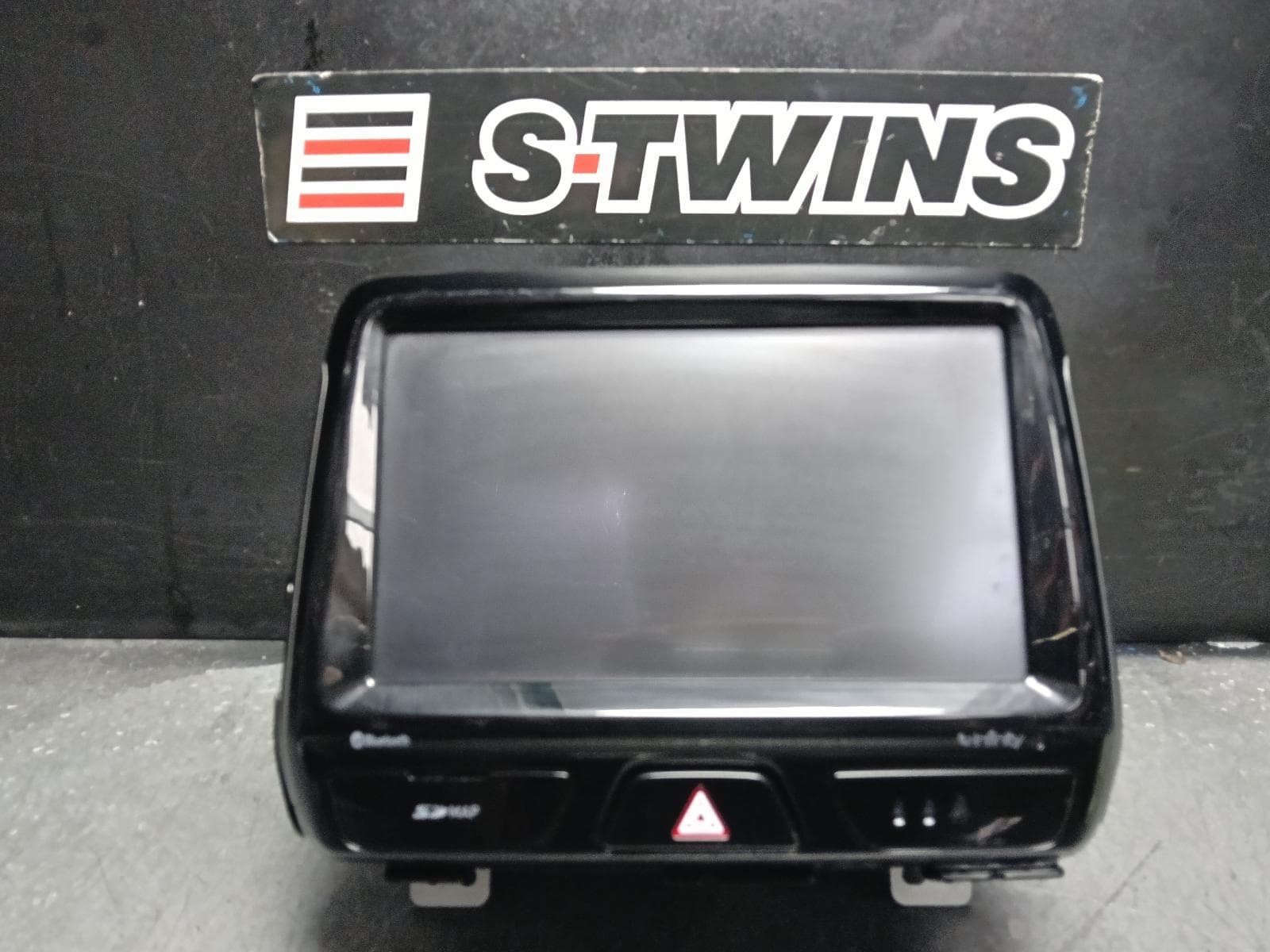 Used auto part listing image: 2020 HYUNDAI VELOSTER TOUCHSCREEN W/ HEAD UNIT, 8IN, W/ SAT NAV TYPE, JS, 06/19-07/21 0000406301