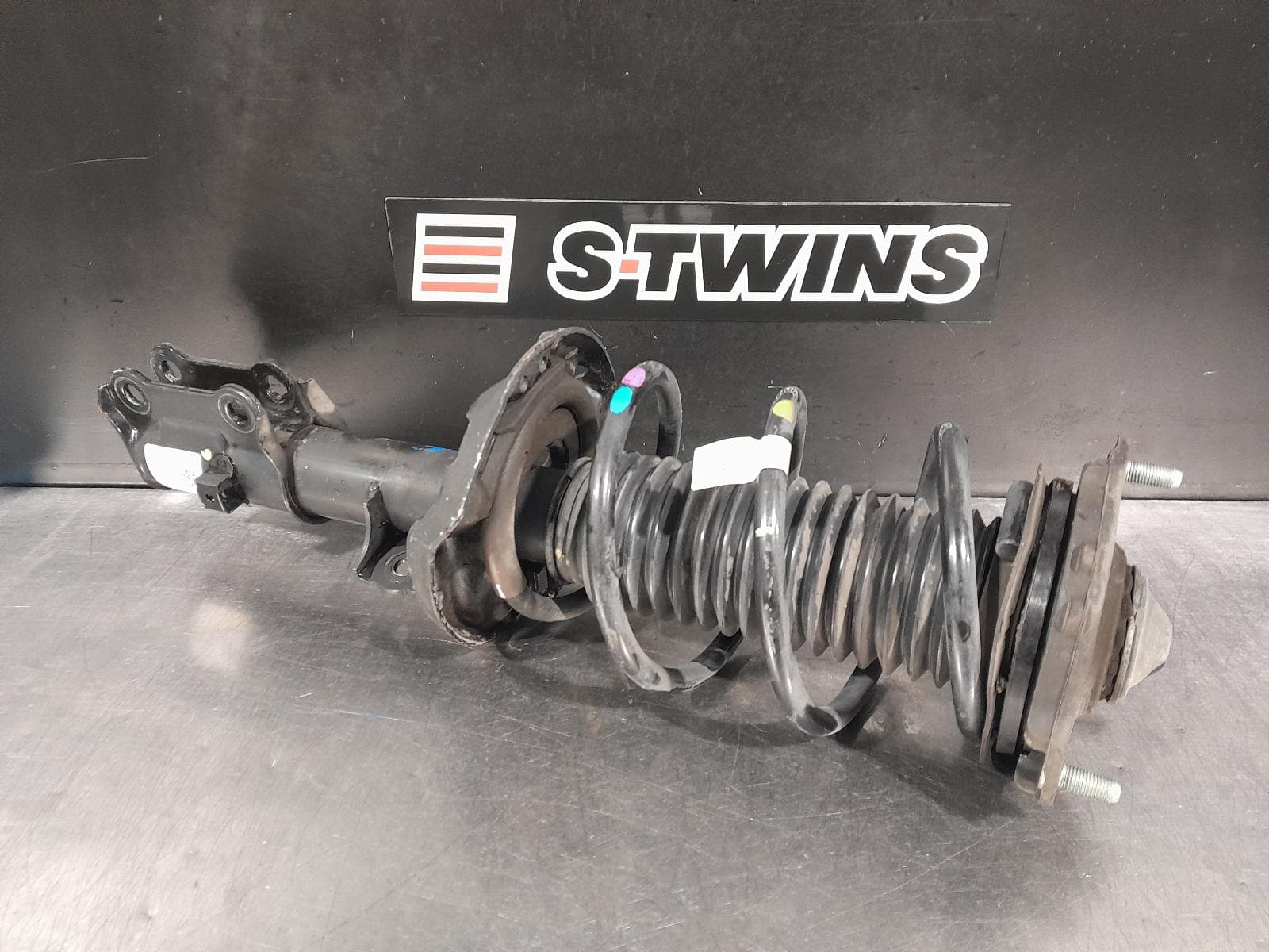 Used auto part listing image: 2020 HYUNDAI VELOSTER LEFT FRONT STRUT JS, 09/19-07/21 0000268727