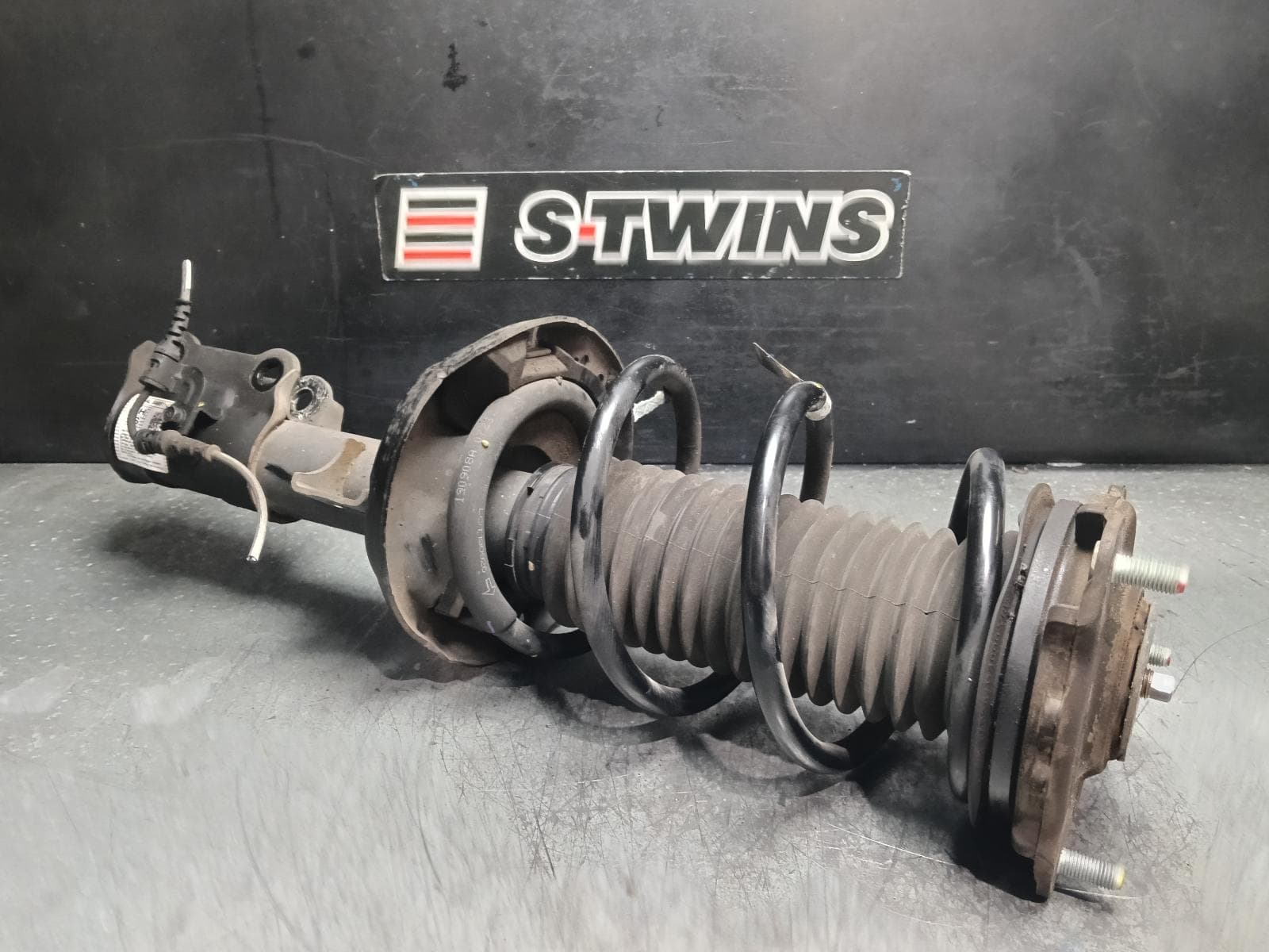 Used auto part listing image: 2020 HYUNDAI VELOSTER LEFT FRONT STRUT JS, 09/19-07/21 0000406303