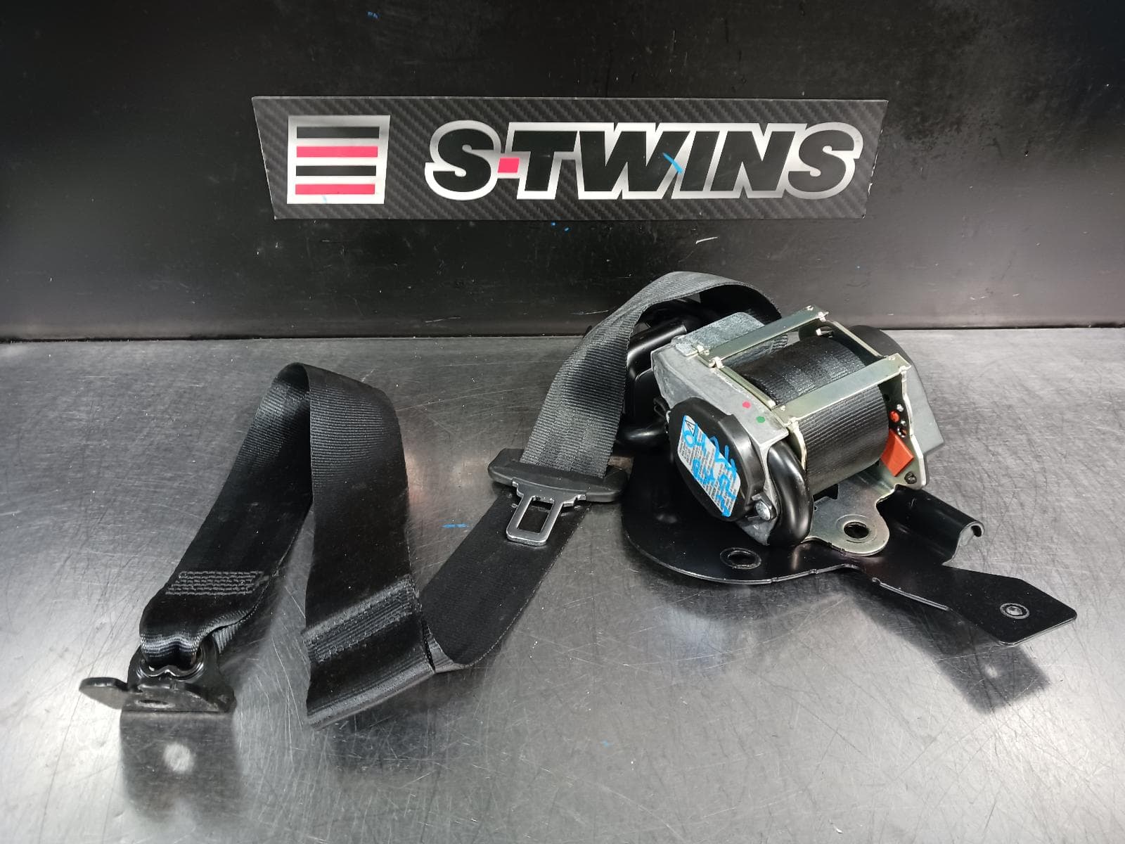 Used auto part listing image: 2017 LAND ROVER DISCOVERY SPORT SEAT BELT STALK RH REAR 3RD ROW, SEAT BELT ONLY, L550, 01/15- 0000232330