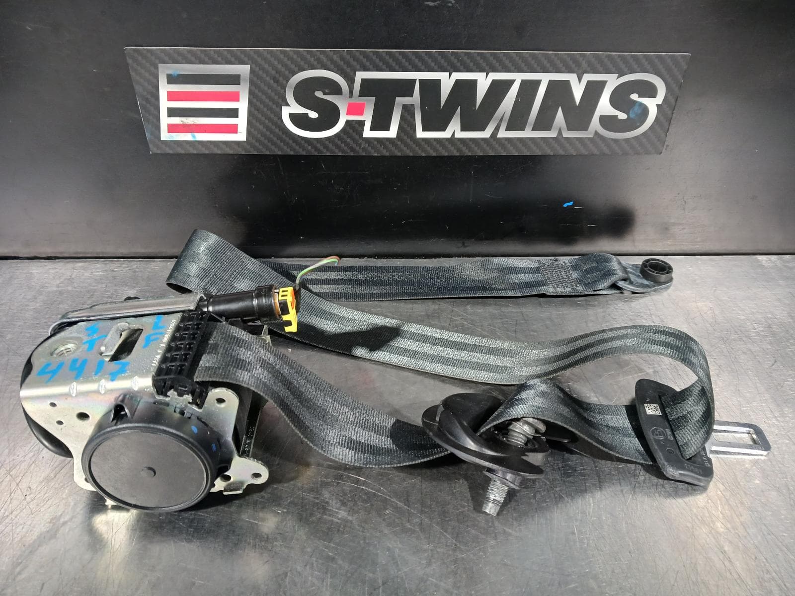 Used auto part listing image: 2016 LAND ROVER DISCOVERY SPORT SEAT BELT STALK LH FRONT, SEAT BELT ONLY, L550, 01/15- 0000206966