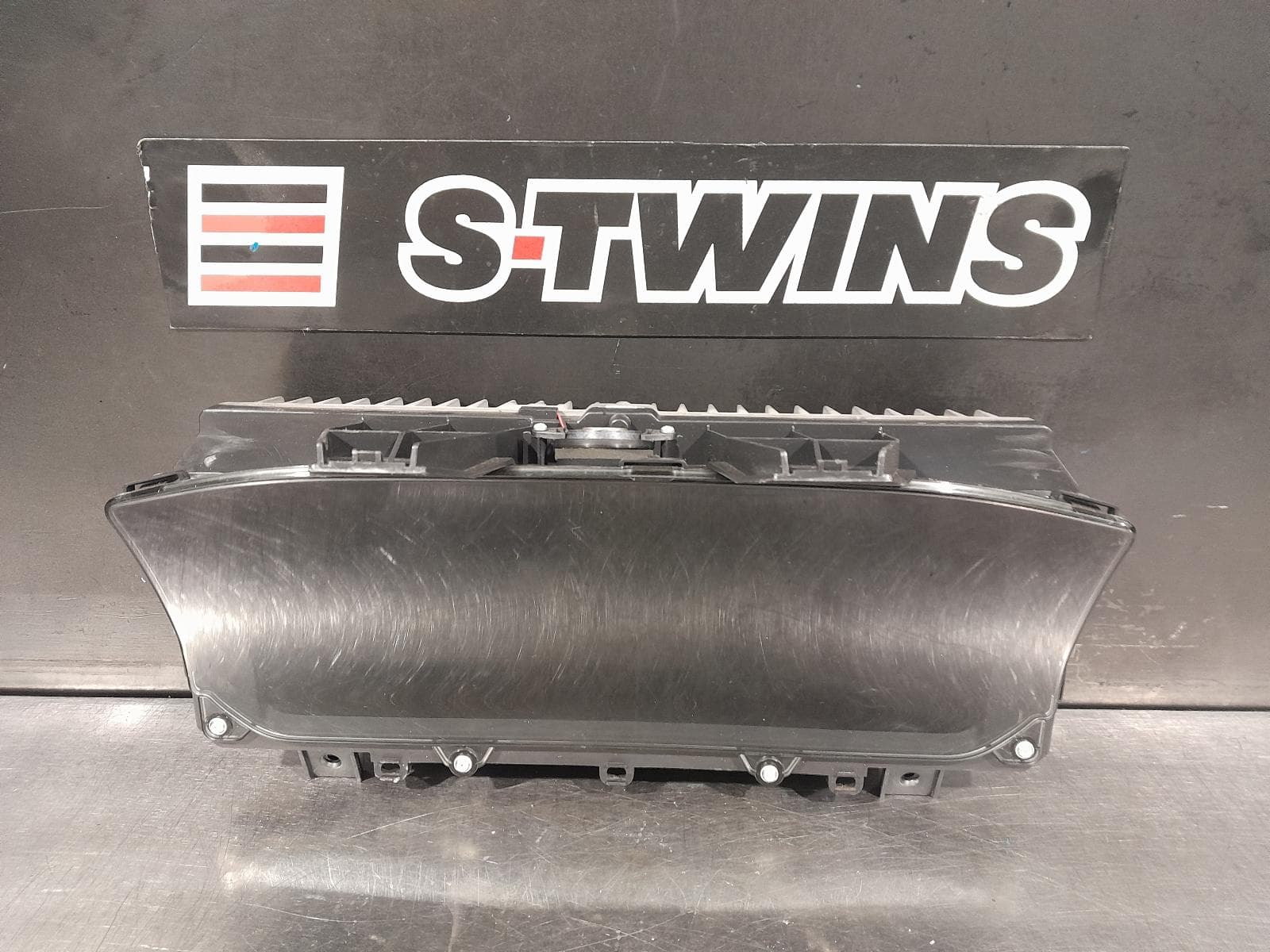 Used auto part listing image: 2020 LAND ROVER DISCOVERY SPORT INSTRUMENTCLUSTER PETROL/DIESEL, 2.0, AUTO T/M, DIGITAL TYPE, L550, 07/19- 0000293782