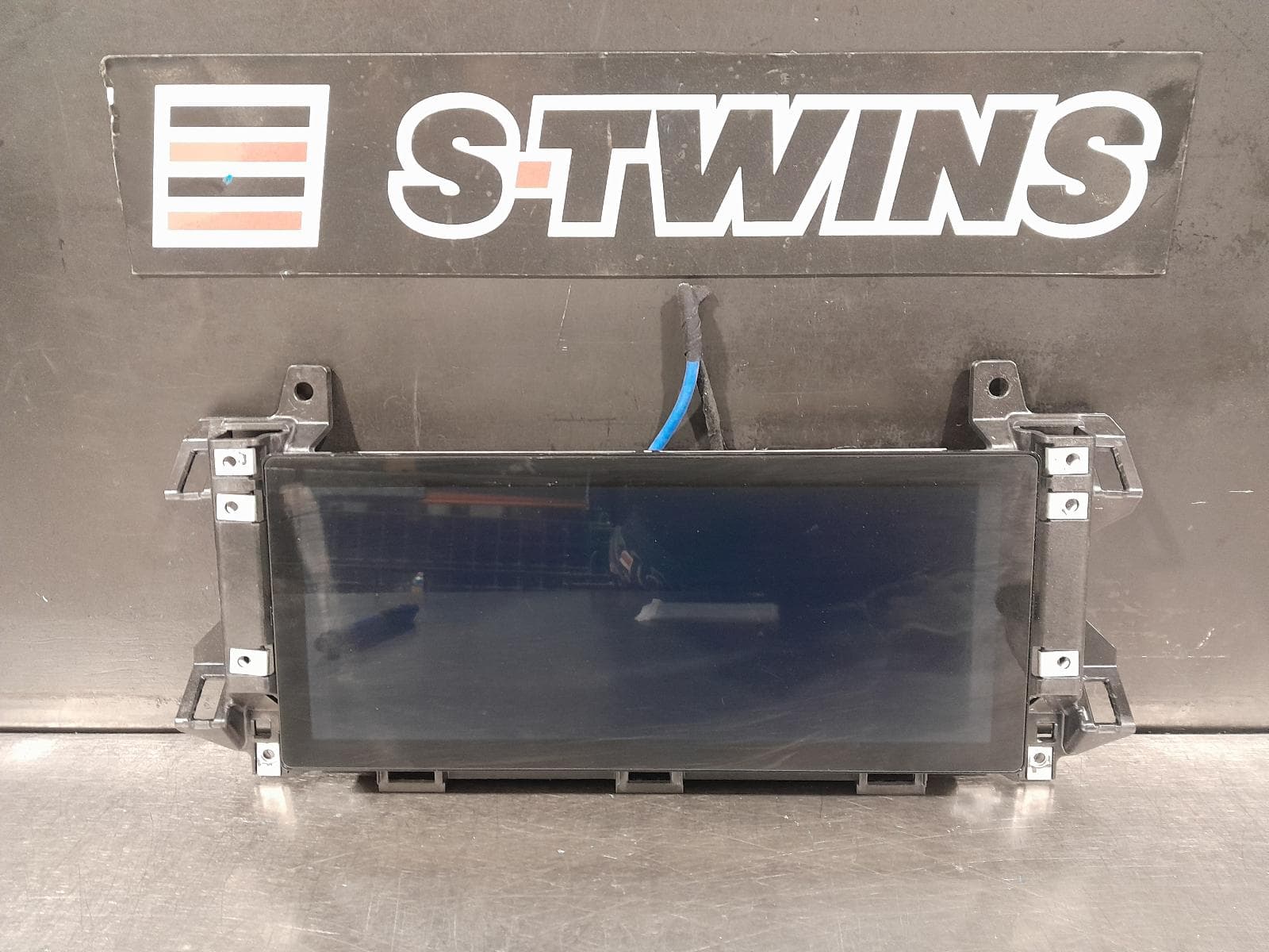 Used auto part listing image: 2020 LAND ROVER DISCOVERY SPORT DISPLAY UNIT, 10IN TOUCHSCREEN, L550, 07/19- 0000293813