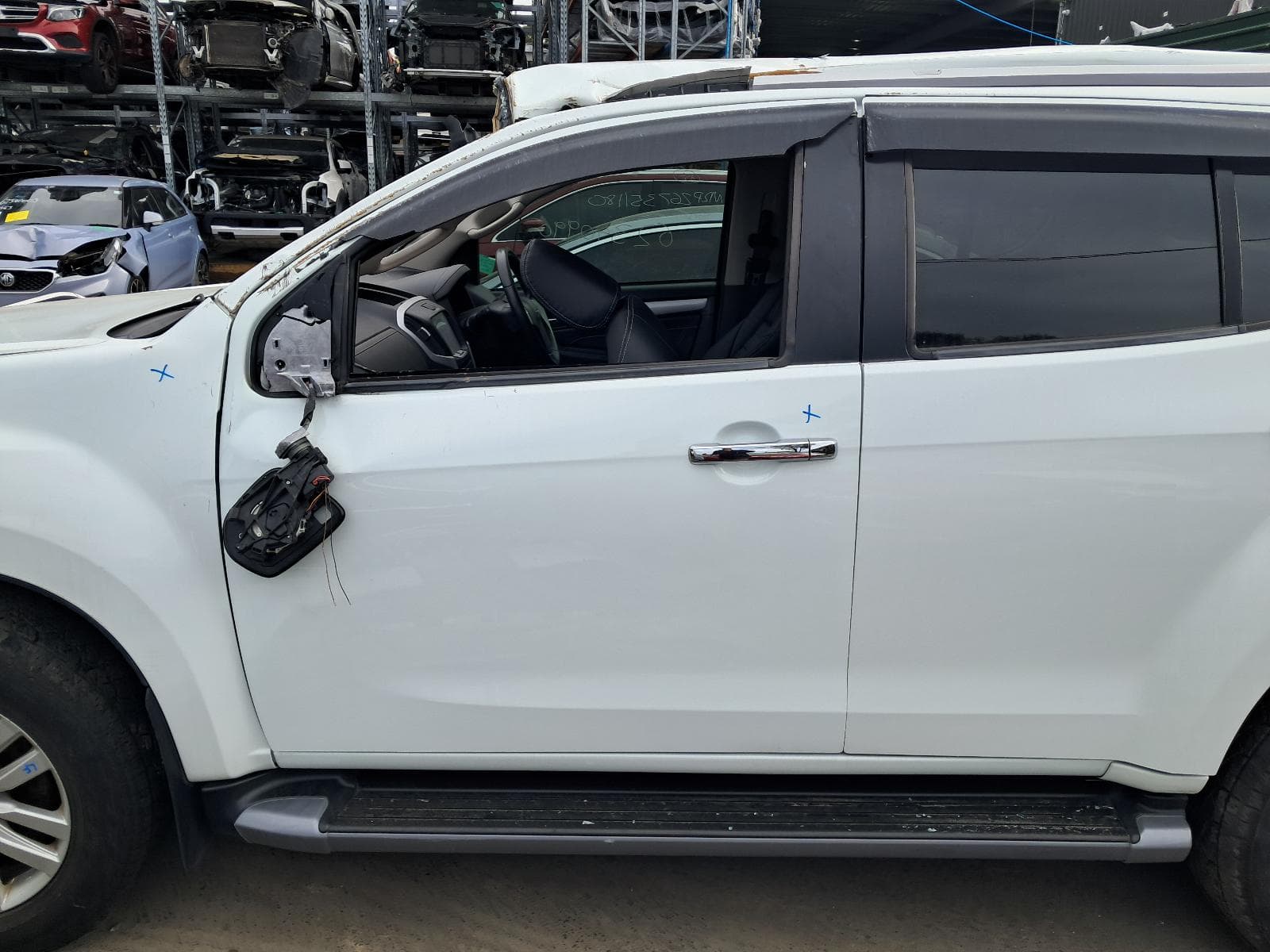2017 ISUZU MU-X 13