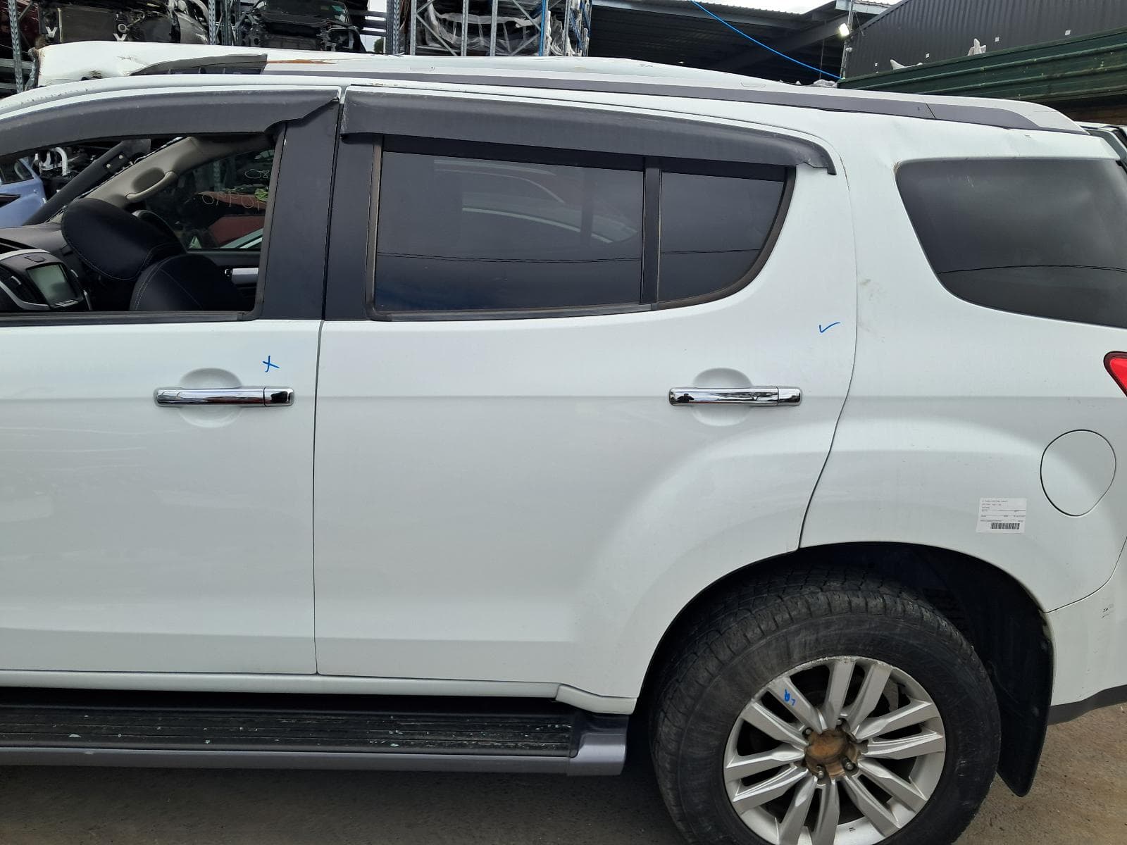 2017 ISUZU MU-X 14