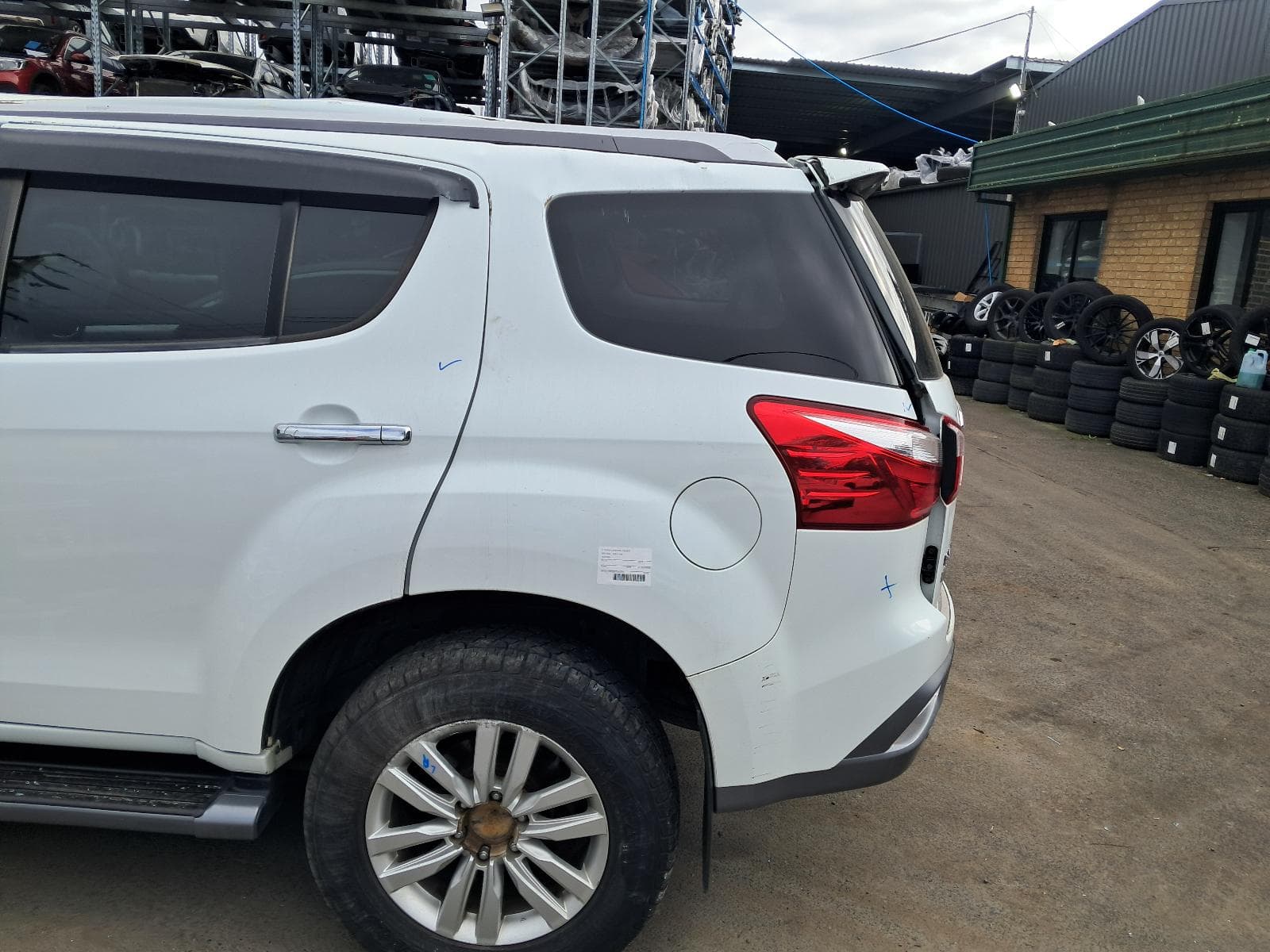 2017 ISUZU MU-X 15