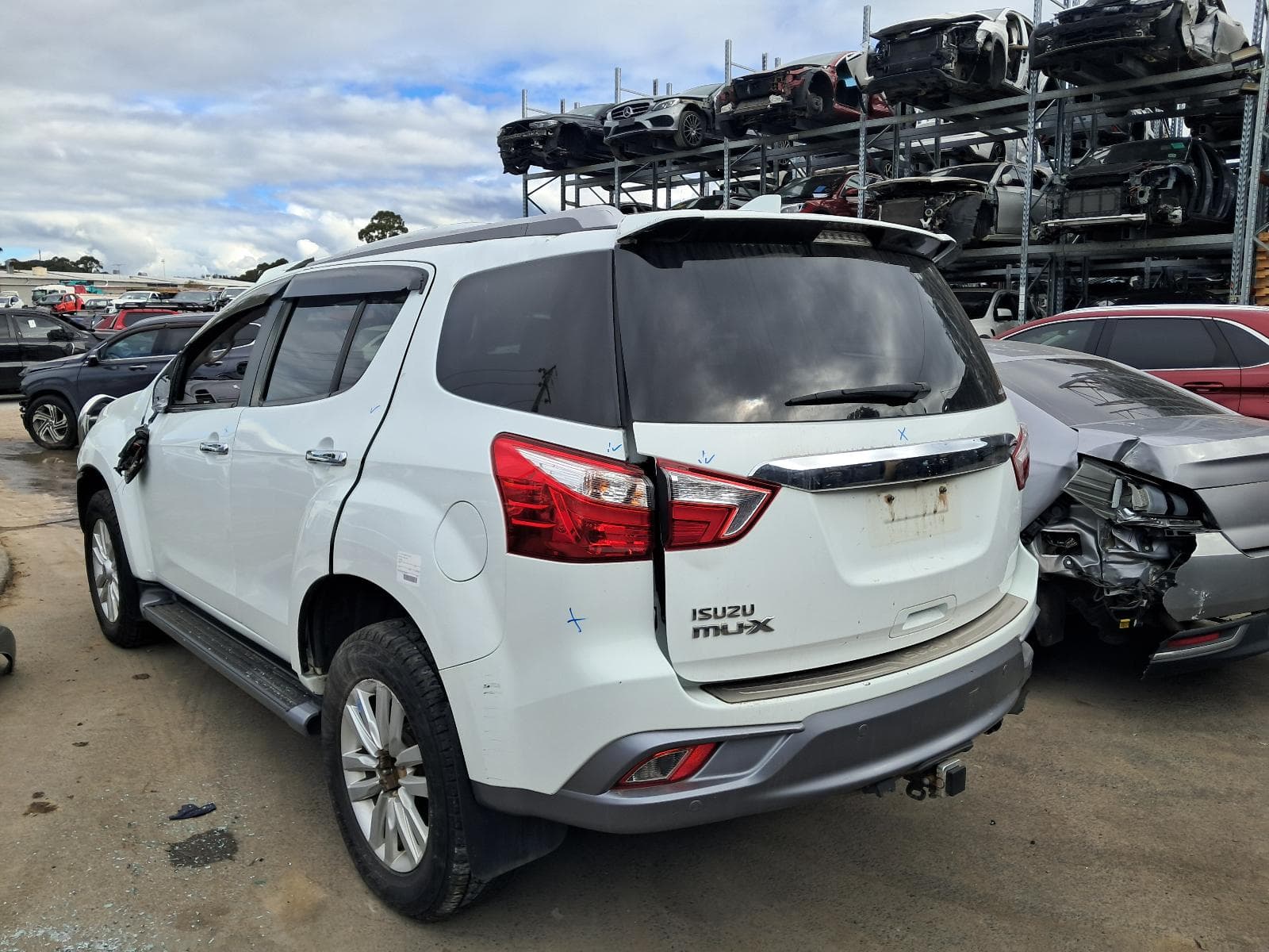 2017 ISUZU MU-X 4