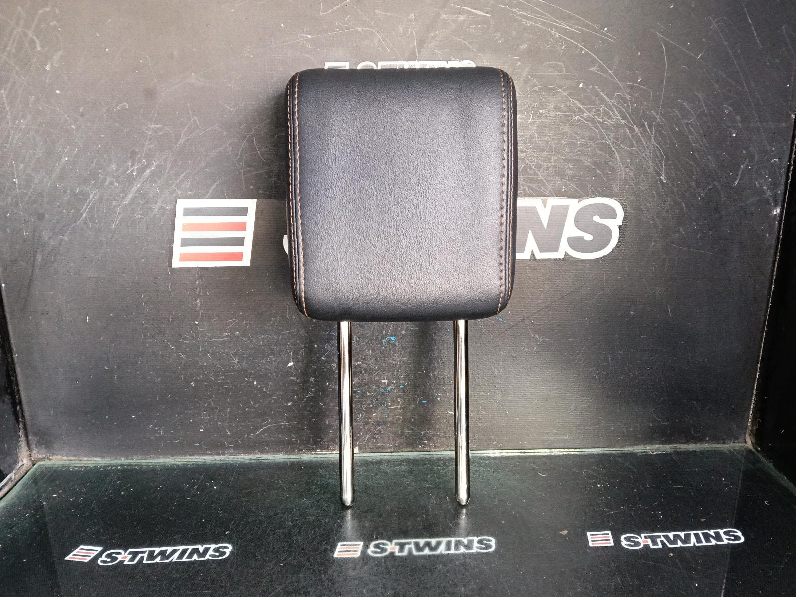 Used auto part listing image: 2018 TOYOTA KLUGER HEADREST XU50 SERIES, RH REAR 3RD ROW, LEATHER, BLACK, 03/14-02/21 0000415343