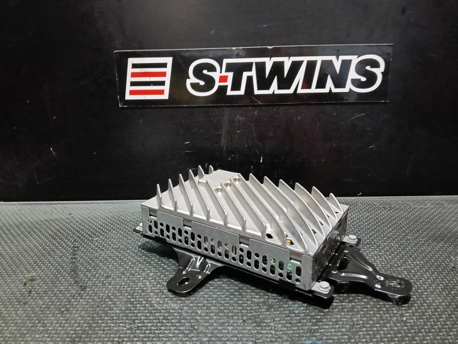 Used auto part listing image: 2013 MINI COOPER AMPLIFIER, R60, 01/11-09/16 0000415857