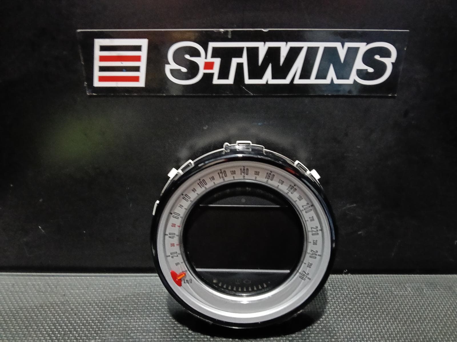 Used auto part listing image: 2013 MINI COOPER INSTRUMENTCLUSTER INSTRUMENT CLUSTER-NAVIGATION, R60, COUNTRYMAN, 01/11-09/16 0000415856