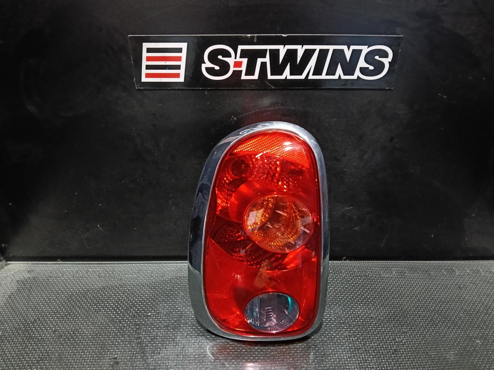 Used auto part listing image: 2013 MINI COOPER LEFT TAILLIGHT R60, CHROME TYPE, COUNTRYMAN WAGON, 01/11-09/16 0000415855