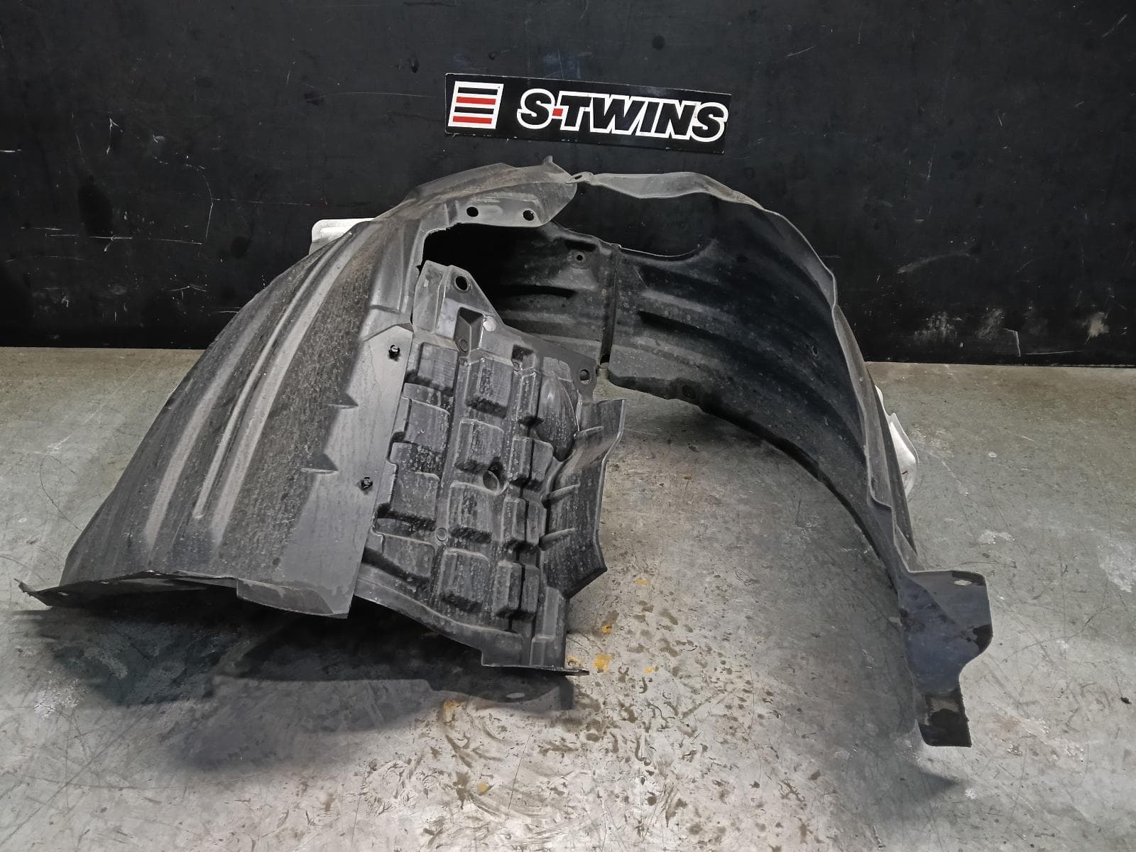 Used auto part listing image: 2023 MITSUBISHI OUTLANDER RIGHT GUARD LINER FRONT, ZM, 08/21- 0000415874