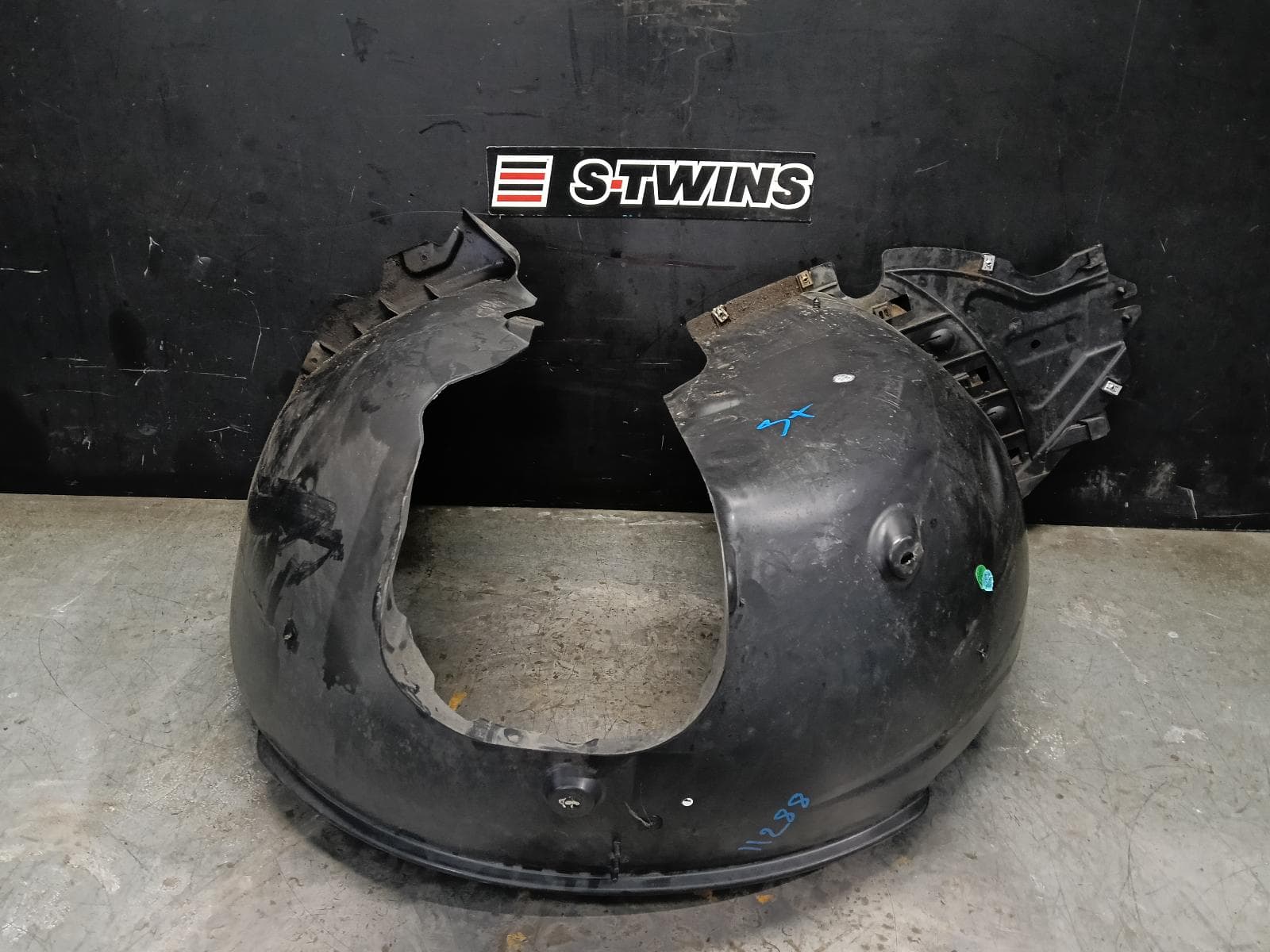 Used auto part listing image: 2023 SKODA OCTAVIA RIGHT GUARD LINER NX, FRONT, STANDARD TYPE, 10/20- 0000415876