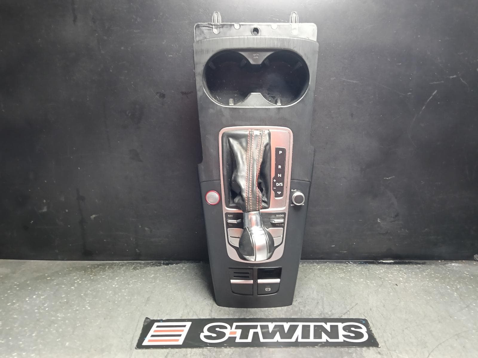 Used auto part listing image: 2015 AUDI A3 GEAR STICK SHIFTER AUTO, 7 SPEED (DQ500), 2.5, PETROL, 8V (RS3), 03/13-10/20 0000415878