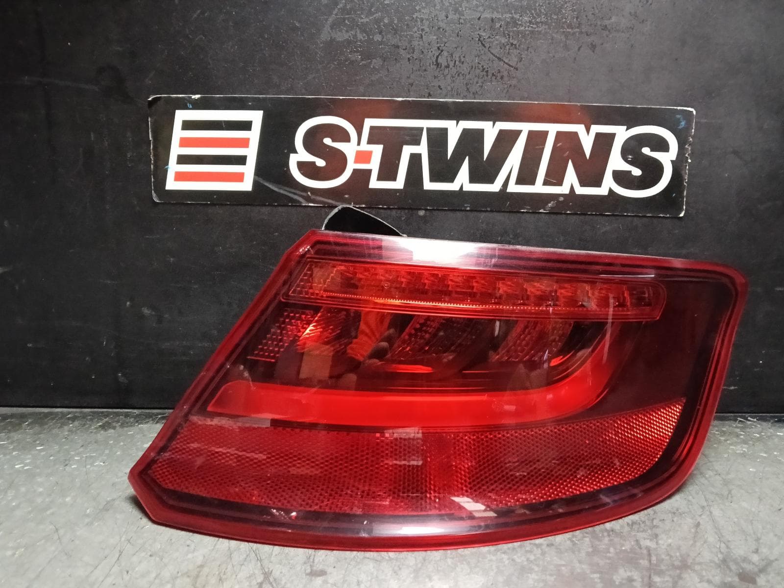 Used auto part listing image: 2015 AUDI A3 RIGHT TAILLIGHT A3/S3/RS3, 8V, HATCH, LED TYPE, 03/13-04/16 0000415877