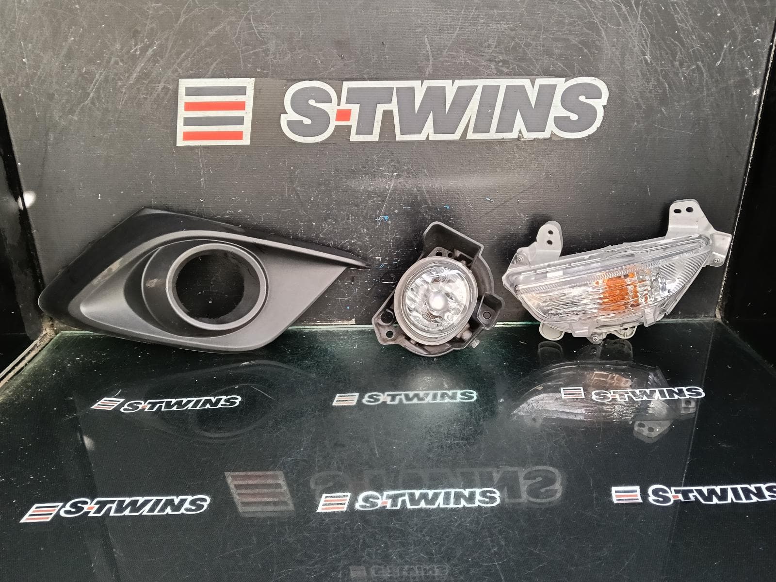 Used auto part listing image: 2015 MAZDA 3 RIGHT INDICATOR FOG SIDE BUMPER FOGLAMP, LED TYPE, 1 PLUG TYPE, BM, 11/13-05/16 0000415666