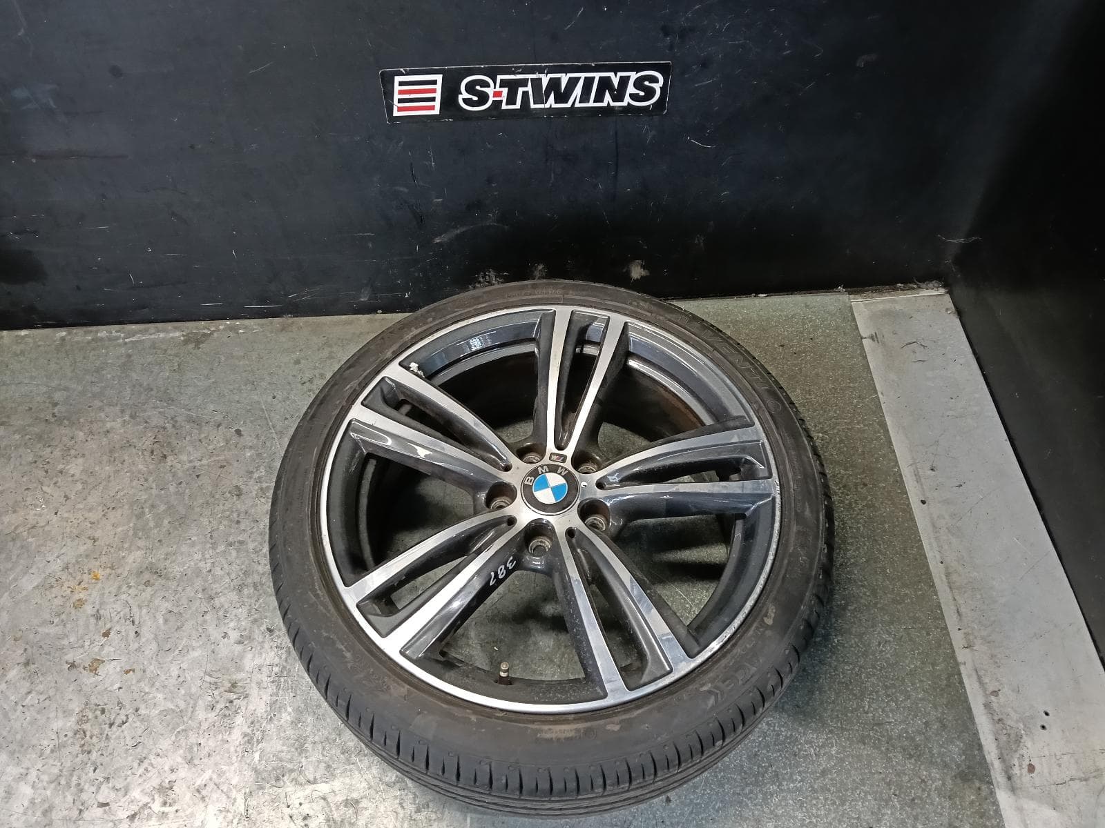 Used auto part listing image: 2016 BMW 4 SERIES WHEEL MAG FACTORY, FRONT, 19X8.0IN, 442 STAMPED ON WHEEL, F32/F33/F36, COUPE/CABRIO/HATCH, 07/13-12/20 0000415866