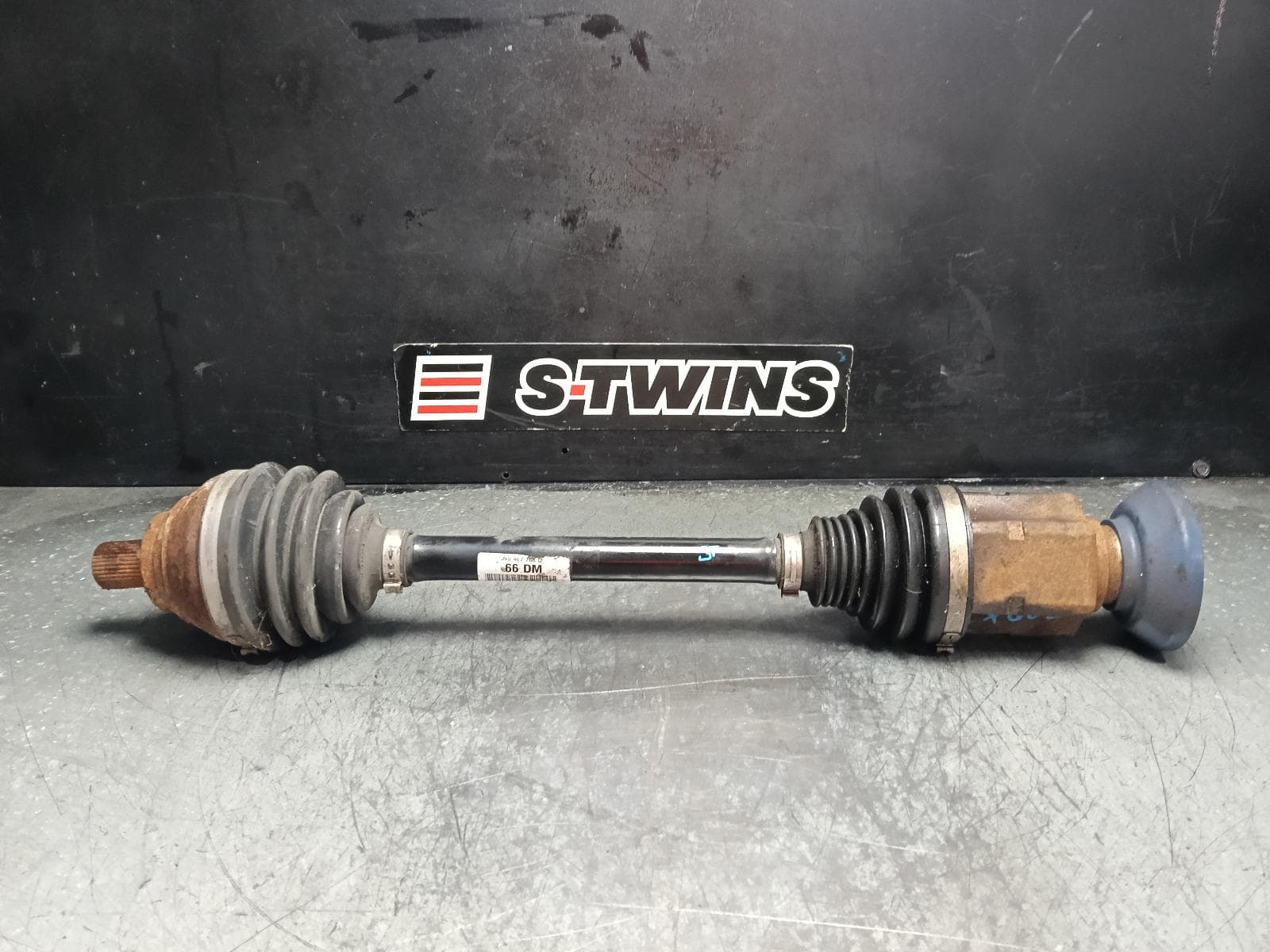 Used auto part listing image: 2015 AUDI A3 RIGHT DRIVESHAFT FRONT, PETROL, 2.5, CZGB/DAZA CODE, 8V (RS3), 06/15-10/20 0000415910