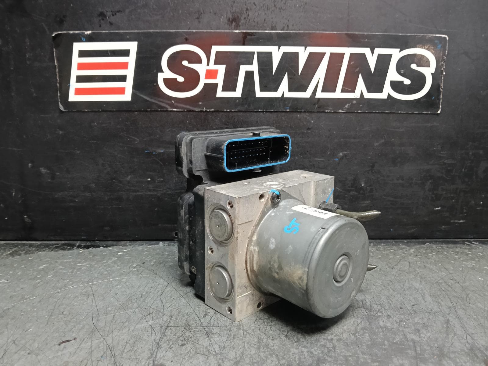 Used auto part listing image: 2014 HYUNDAI ELANTRA ABS PUMP MODULATOR MD, 10/13-11/15 0000415919