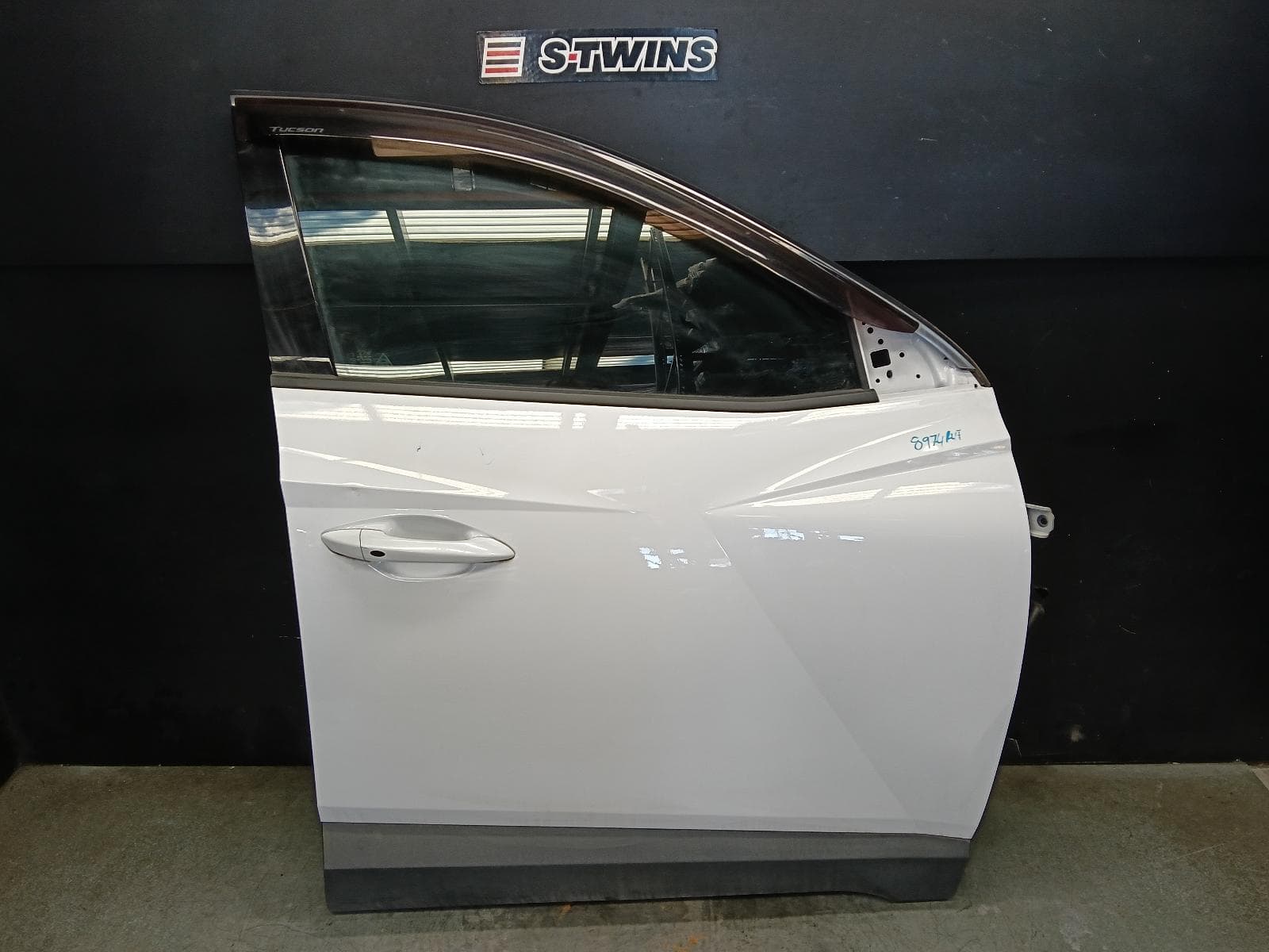 Used auto part listing image: 2022 HYUNDAI TUCSON RIGHT FRONT DOOR NX4, NON N LINE, 02/21- 0000415841