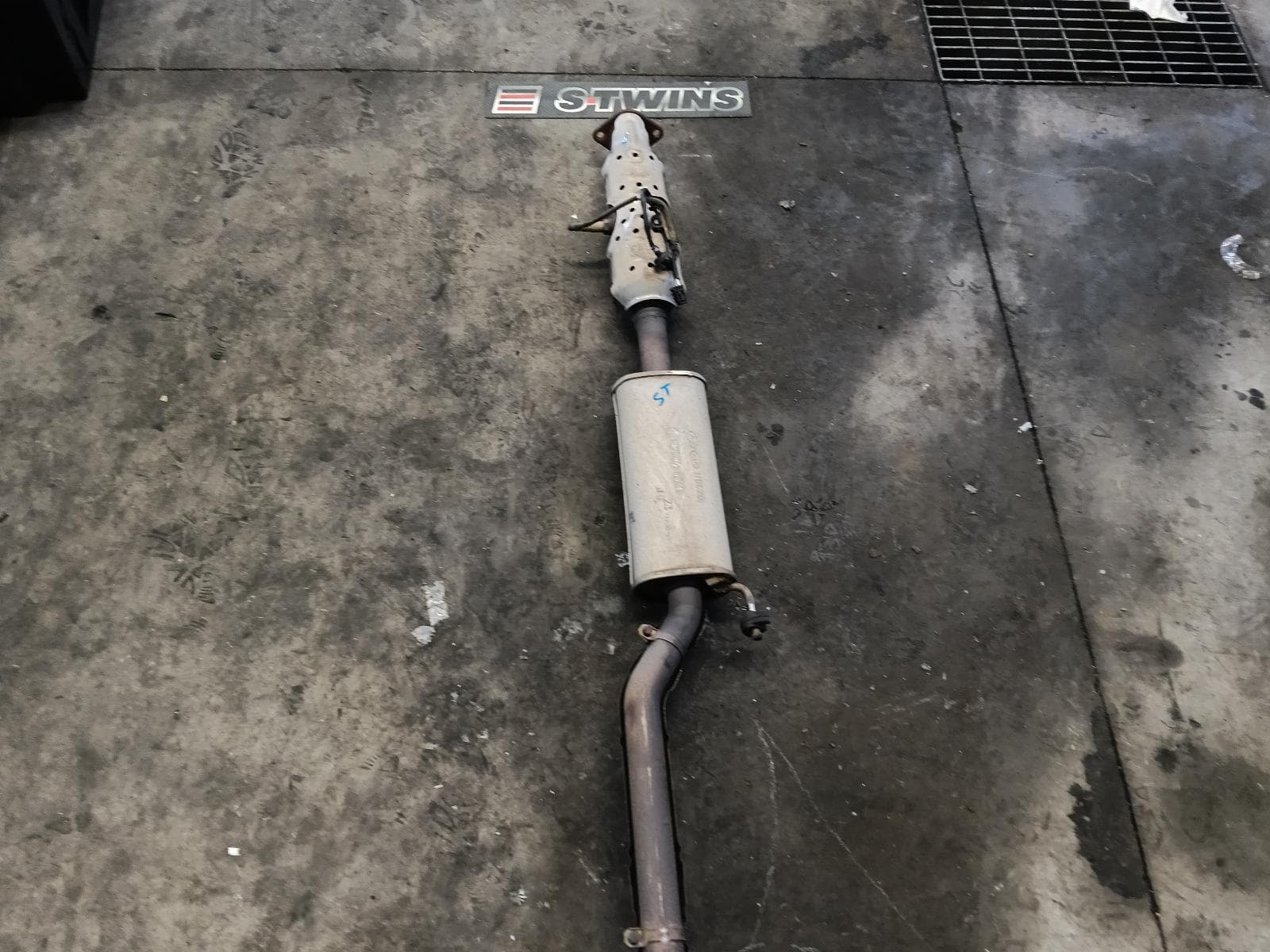 Used auto part listing image: 2014 HYUNDAI ELANTRA CATALYTIC CONVERTER UNDER CAR-CAT TYPE, 1.8, MD, 03/11-11/15 0000415920