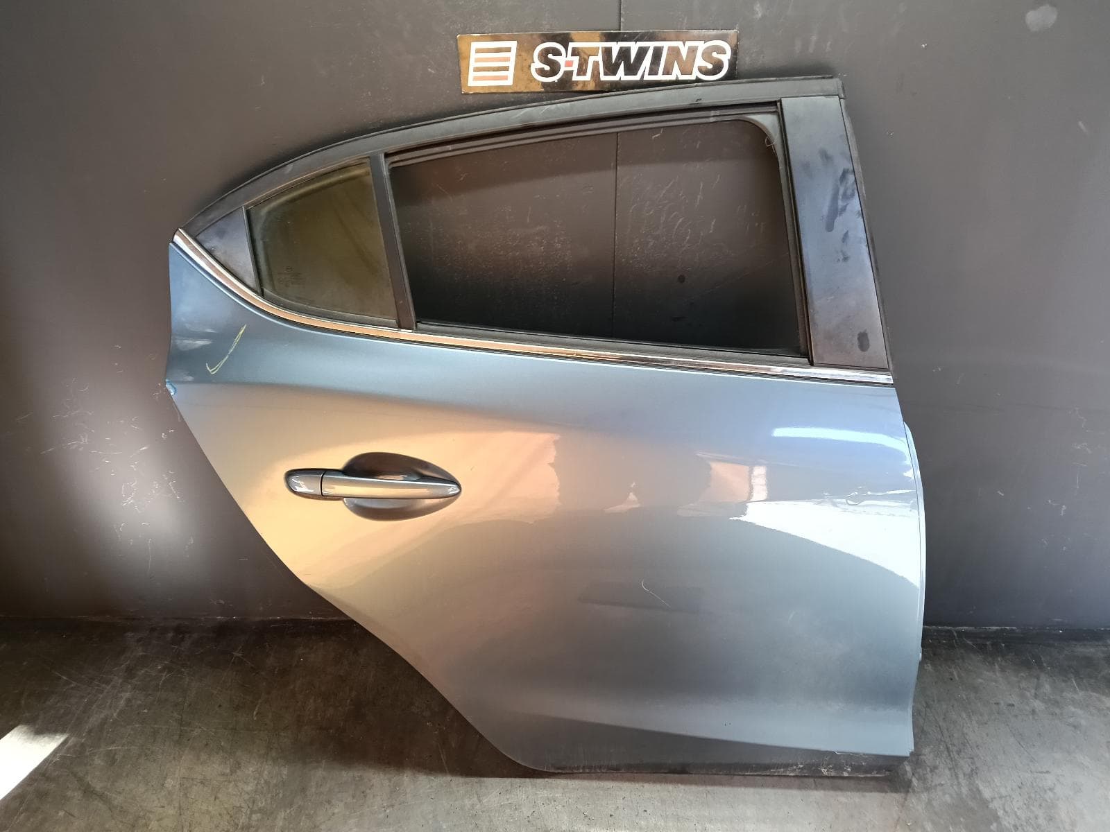 Used auto part listing image: 2014 MAZDA 3 RIGHT REAR DOOR SLIDING BM-BN, SEDAN/HATCH, 11/13-02/19 0000415934