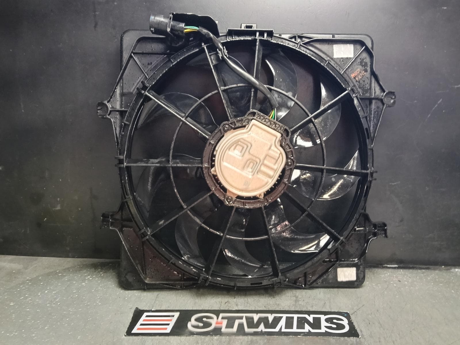 Used auto part listing image: 2022 HYUNDAI TUCSON FAN NX4, RADIATOR FAN, DIESEL, 2.0, TURBO, D4HD CODE, 02/21-01/24 0000415940