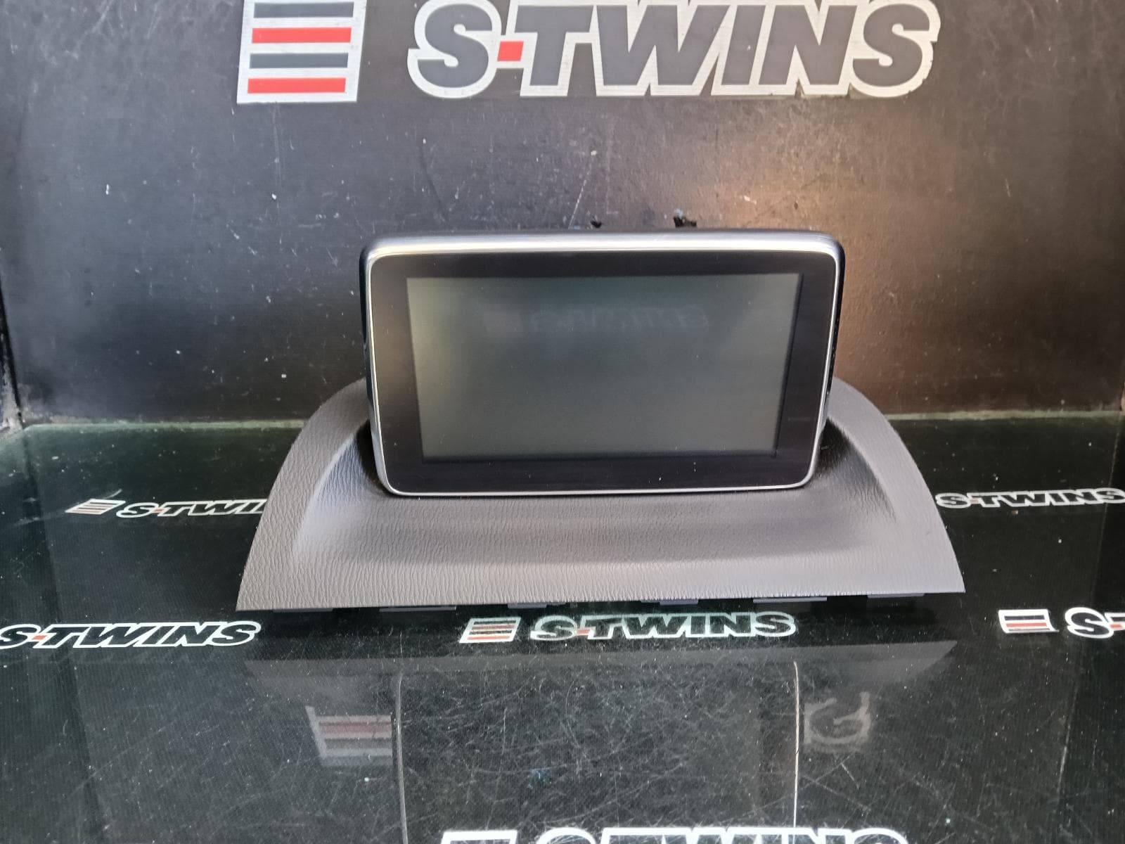 Used auto part listing image: 2015 MAZDA 3 DISPLAY UNIT, SAT NAV TYPE, BM, 11/13-05/16 0000415676