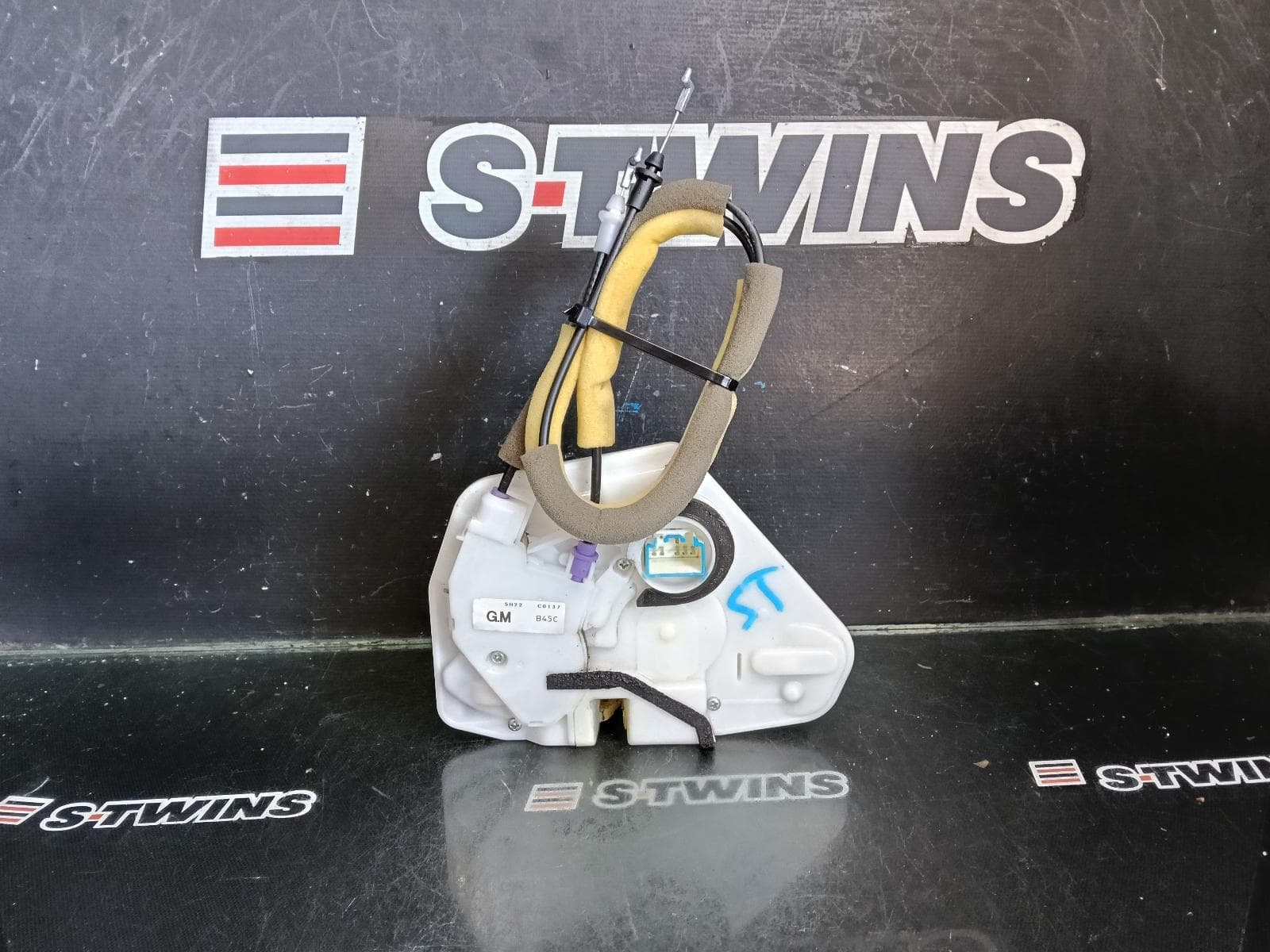 Used auto part listing image: 2015 MAZDA 3 DOOR BOOT GATE LOCK RIGHT FRONT DOOR LOCK, BM-BN, 06/13-02/19 0000415670