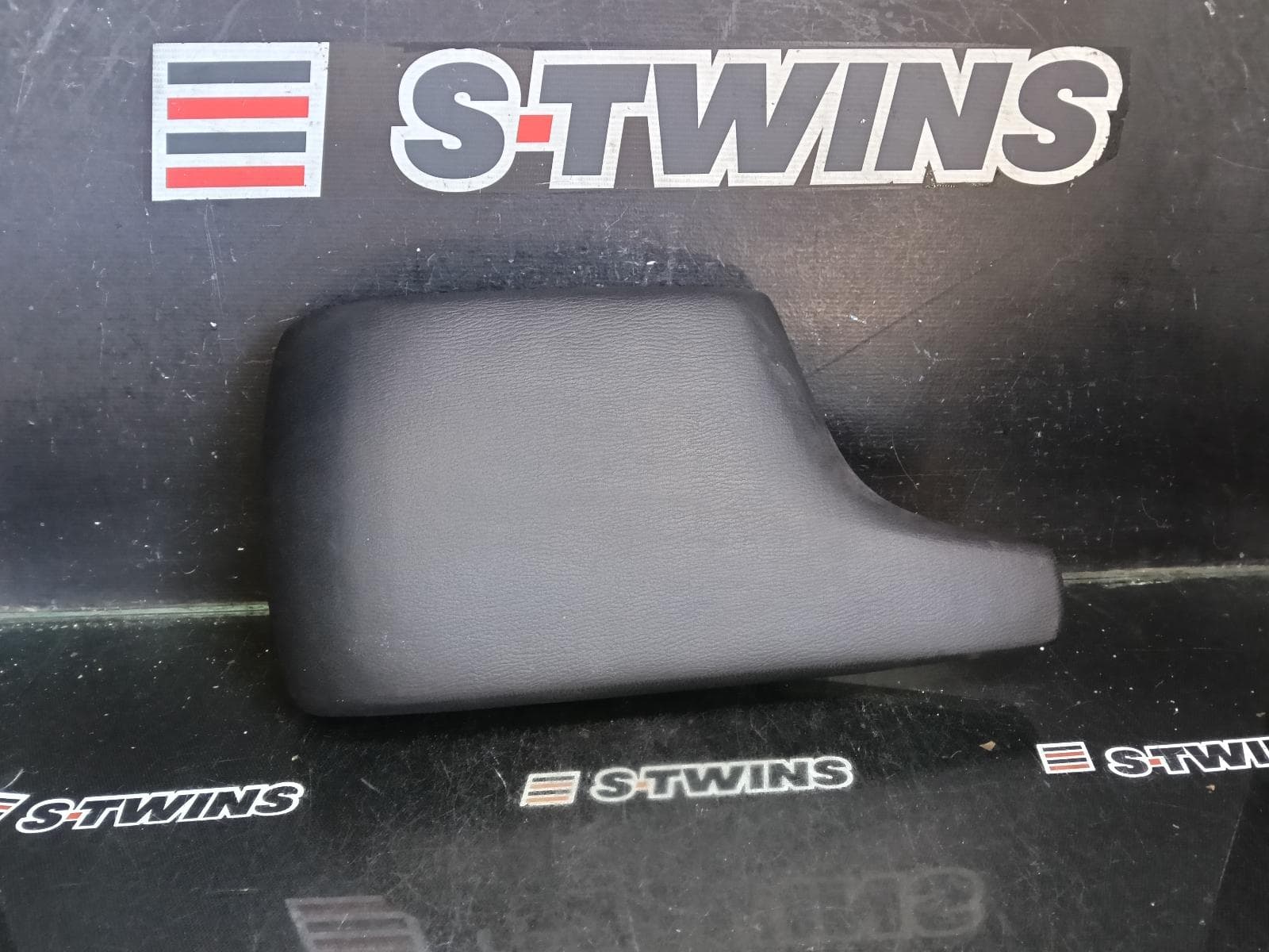 Used auto part listing image: 2015 MAZDA 3 CONSOLE CONSOLE LID ONLY, VINYL, BM, 06/13-05/16 0000415678