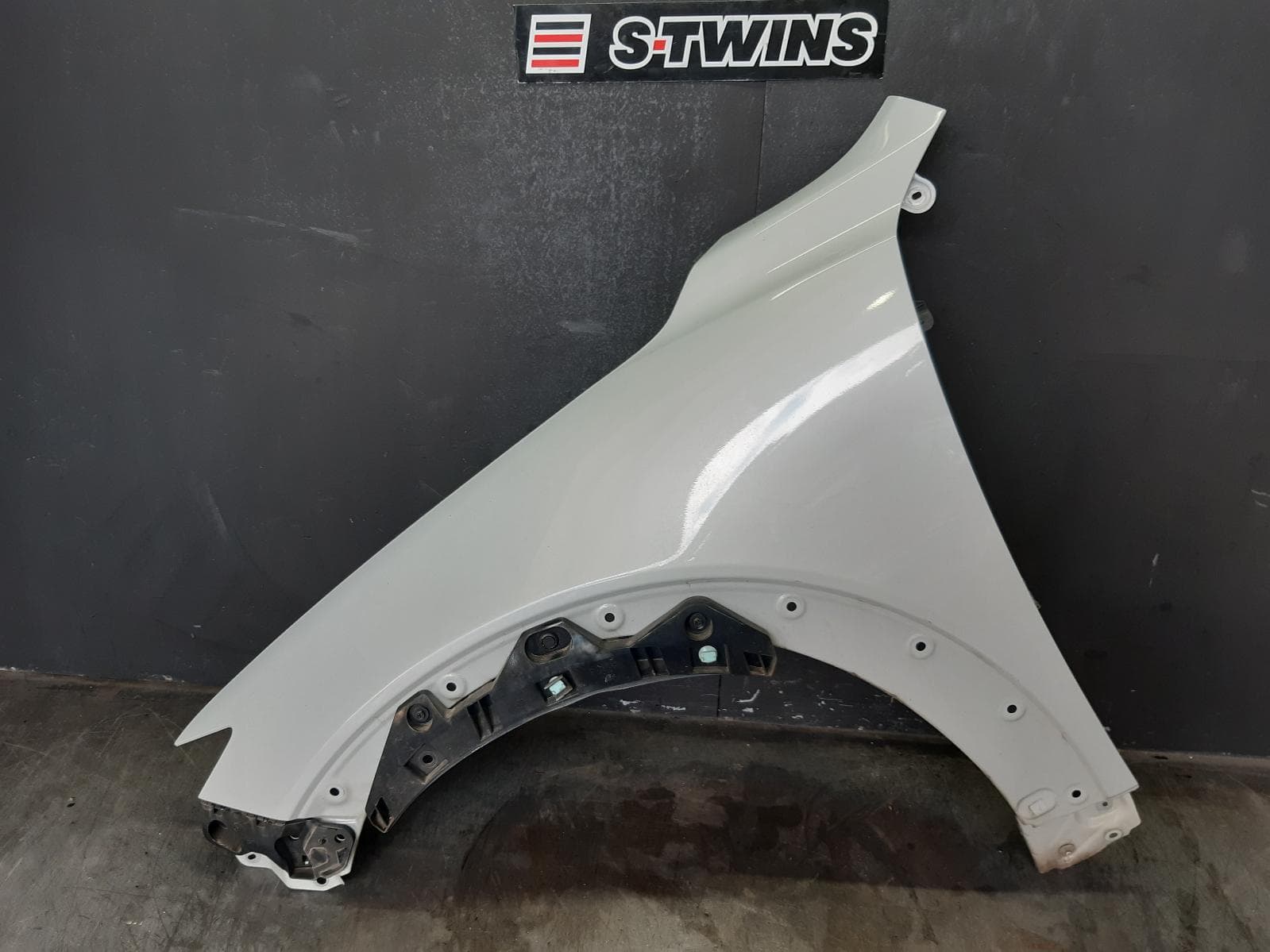 Used auto part listing image: 2017 MAZDA CX3 LEFT GUARD DK, 03/15- 0000365115