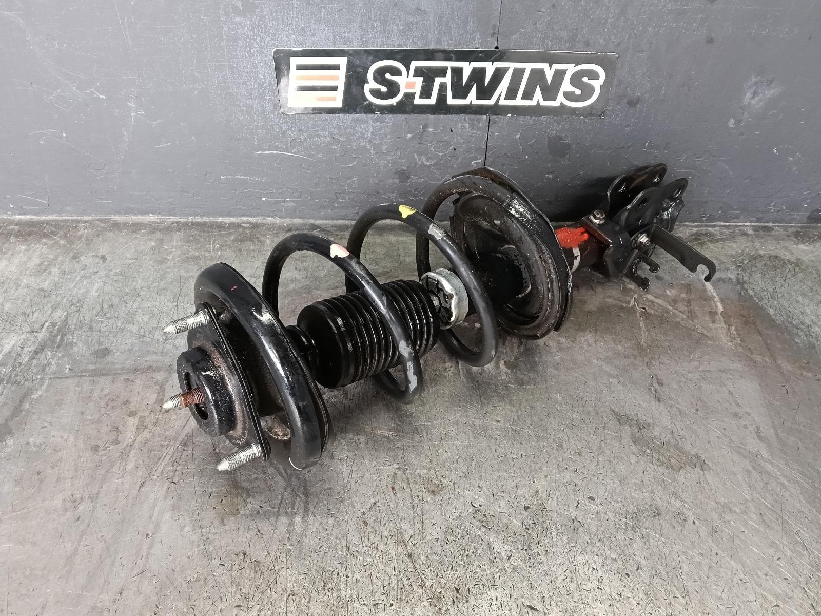 Used auto part listing image: 2009 MITSUBISHI LANCER LEFT FRONT STRUT CJ, 2.0, PETROL, 07/07-06/10 0000415978