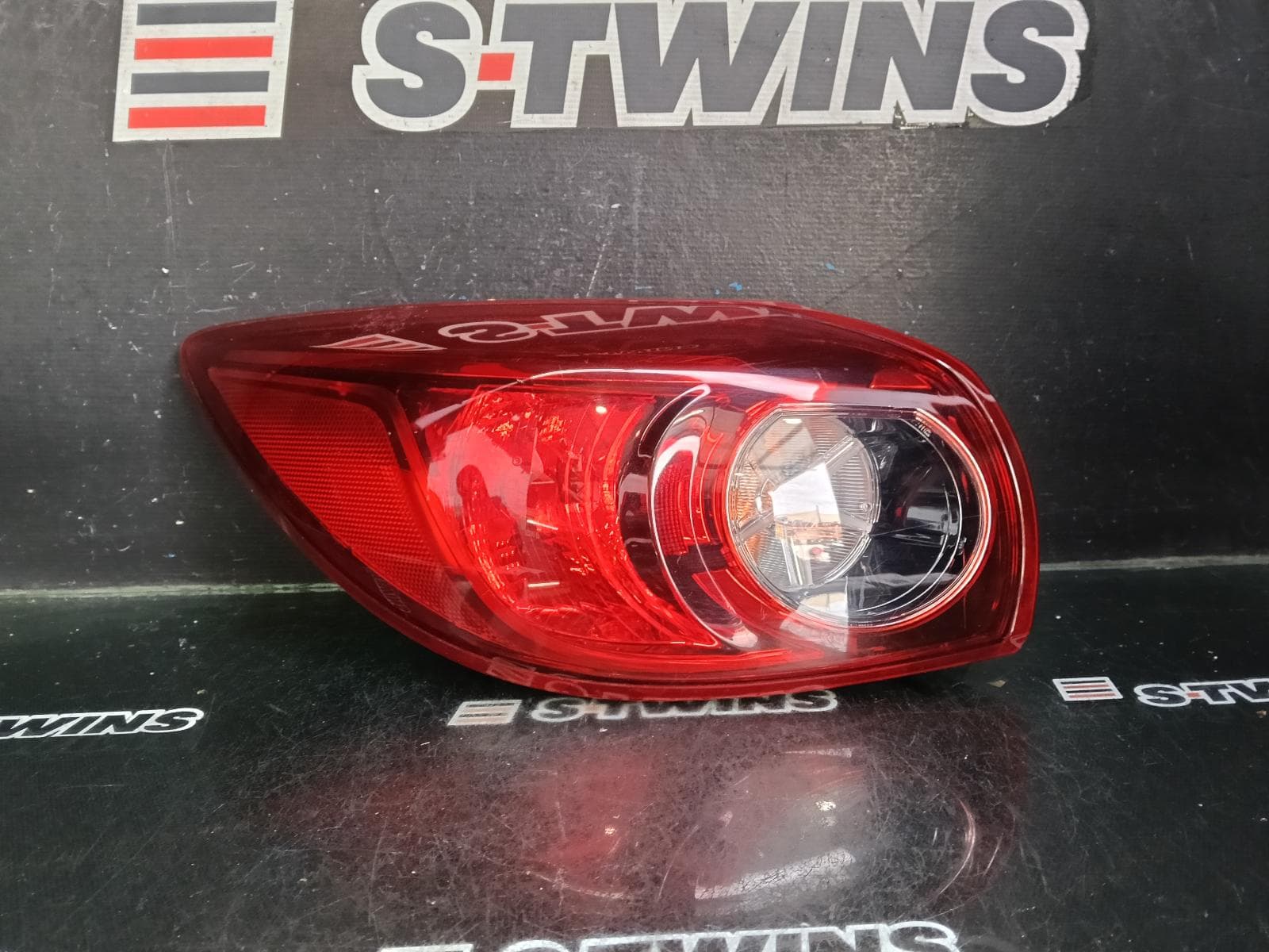 Used auto part listing image: 2014 MAZDA 3 LEFT TAILLIGHT BM-BN, HATCH, NON LED TYPE, 11/13-02/19 0000415995