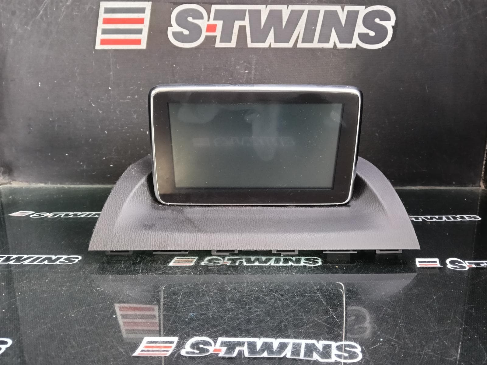 Used auto part listing image: 2014 MAZDA 3 DISPLAY UNIT, SAT NAV TYPE, BM, 11/13-05/16 0000415998
