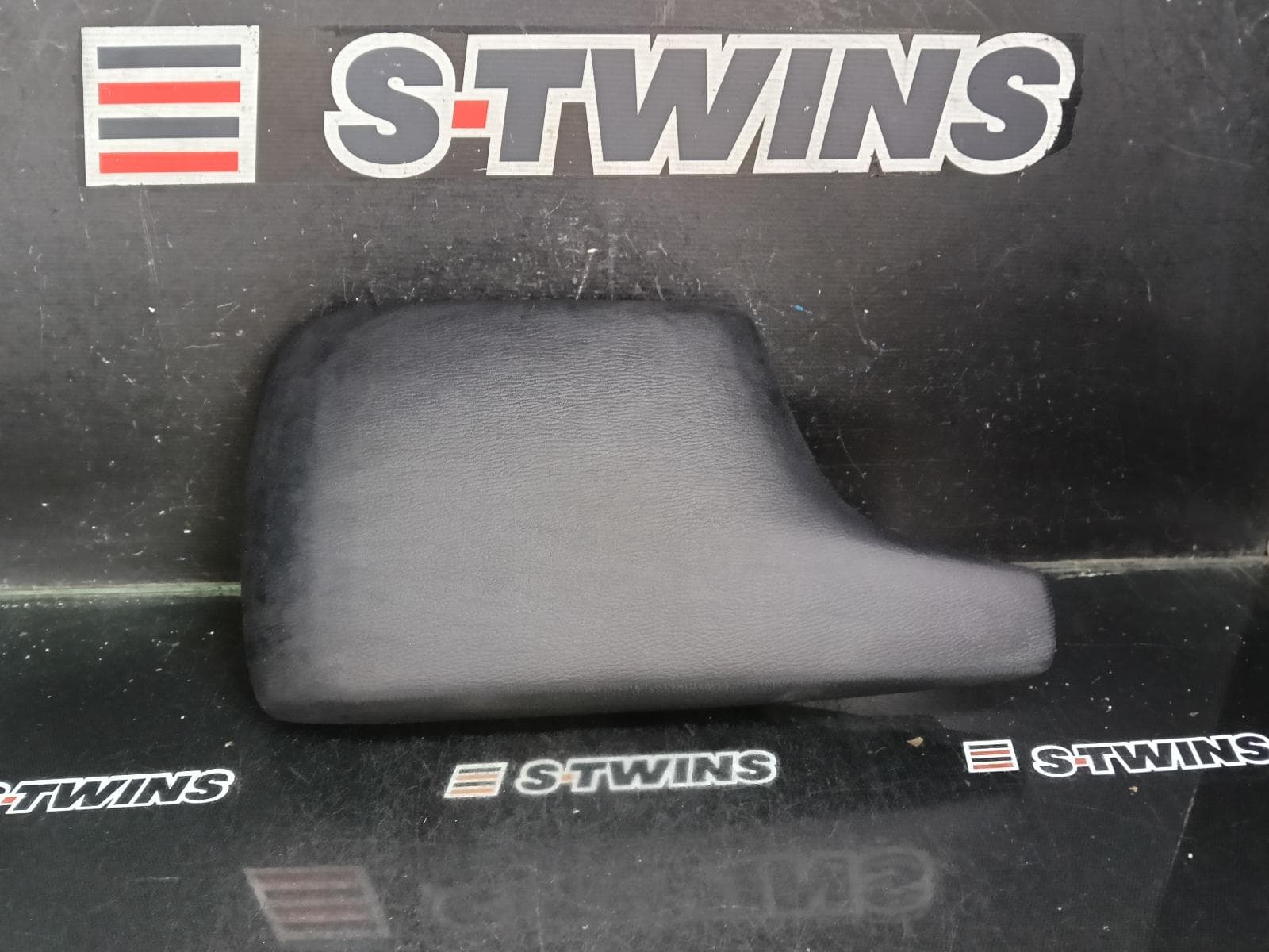 Used auto part listing image: 2014 MAZDA 3 CONSOLE CONSOLE LID ONLY, VINYL, BM, 06/13-05/16 0000415999