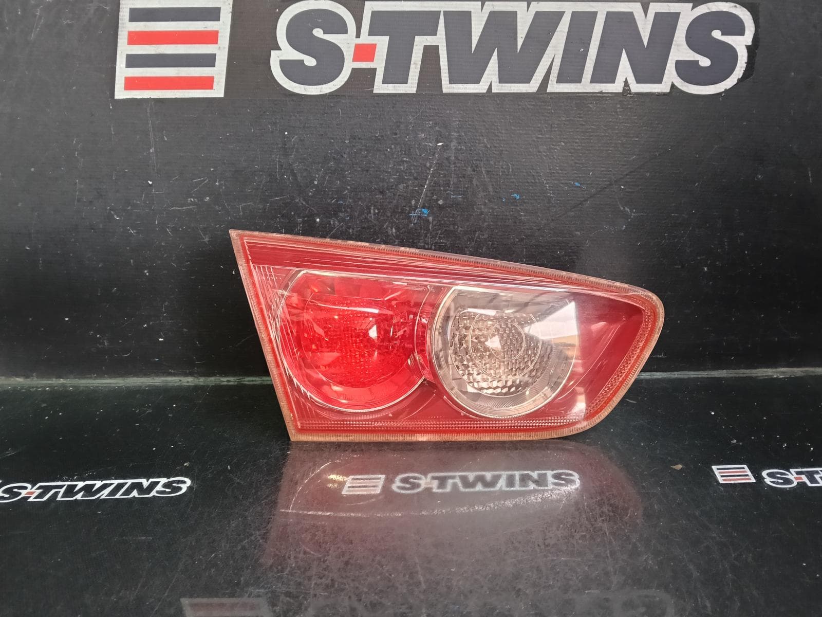 Used auto part listing image: 2009 MITSUBISHI LANCER REAR GARNISH BOOTLID LAMP (LH SIDE), CJ, SEDAN, RED INSERT TYPE, 07/07-07/09 0000416015