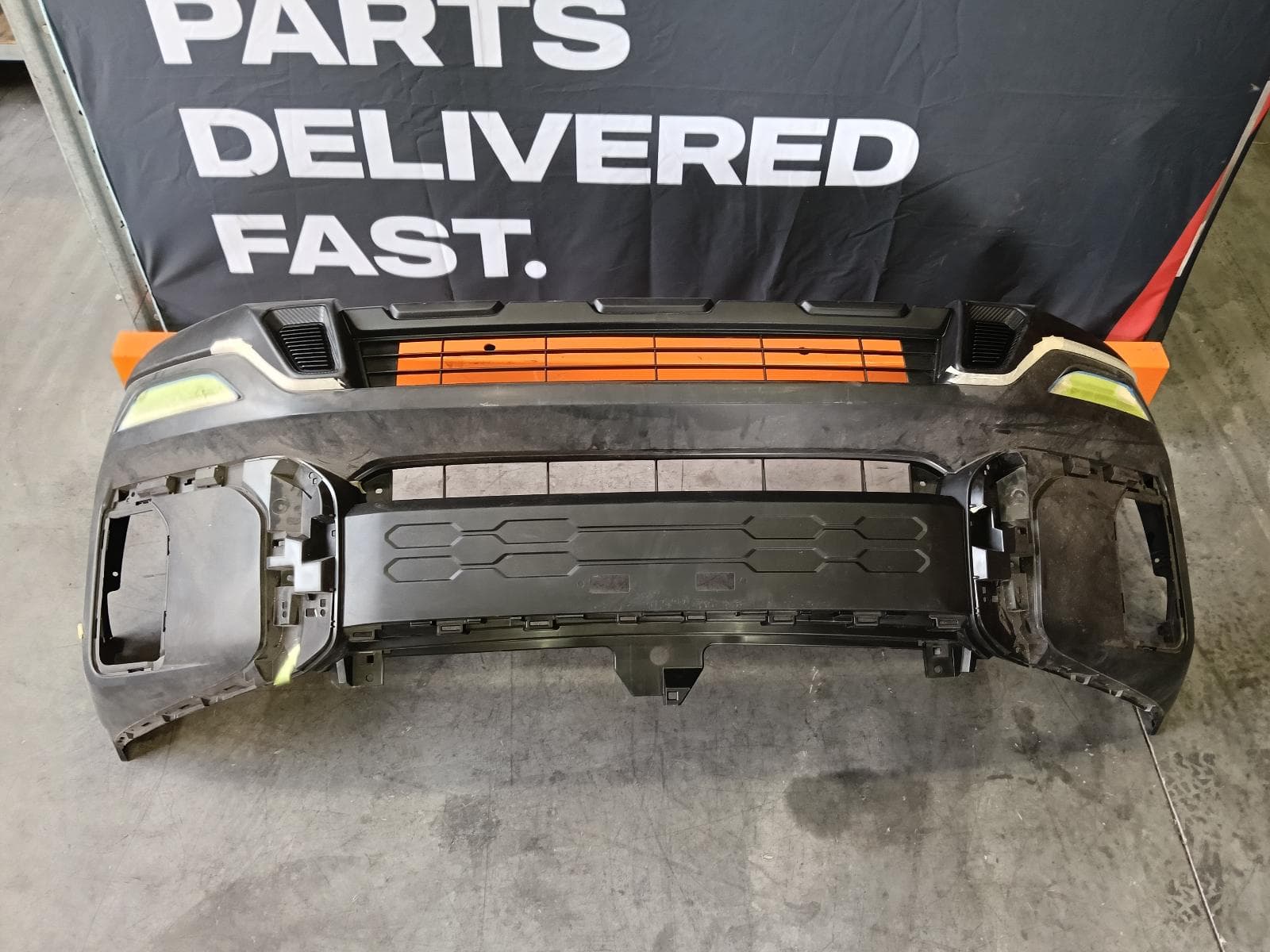 Used auto part listing image: NEW GENUINE 2017 TOYOTA KLUGER FRONT BUMPER BUMPER BAR, GSU50/GSU55, GRANDE, W/ PARK SENSOR TYPE, 11/16-02/21 0000416048