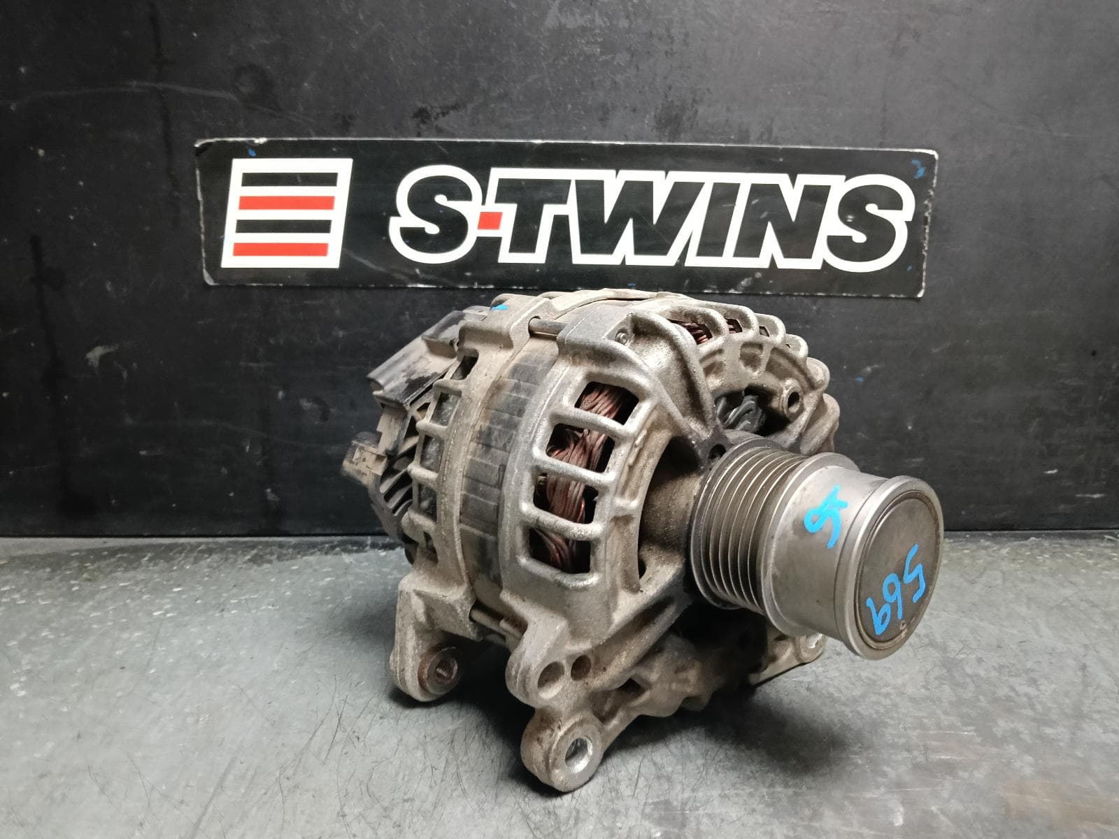 Used auto part listing image: 2019 VOLKSWAGEN CADDY ALTERNATOR PETROL, 1.0/1.2/1.4, BOSCH 140AMP, 2KN, 07/15-02/21 0000416056